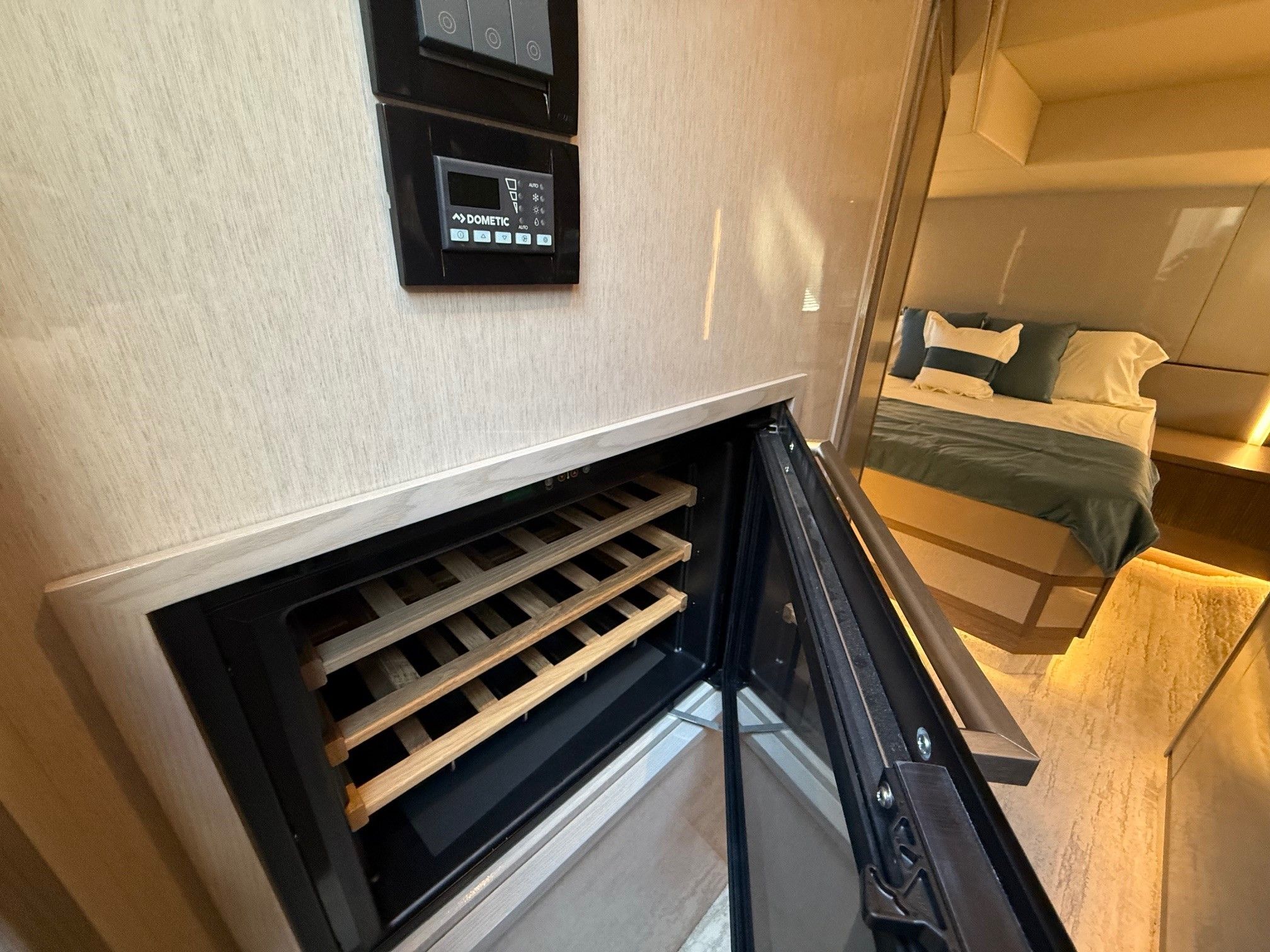 2026 Cruisers Yachts 57 Fly Image Thumbnail #41