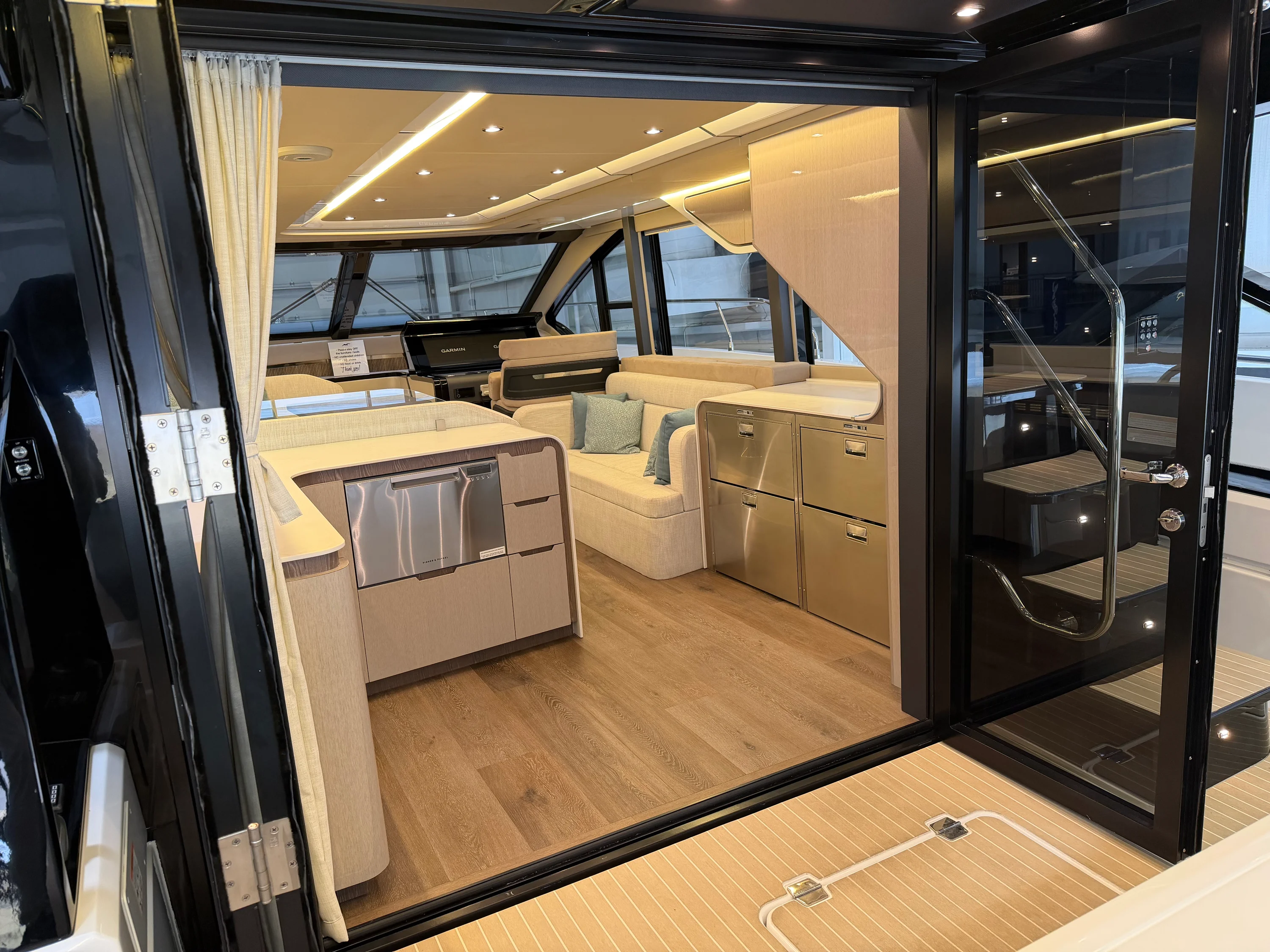 2026 Cruisers Yachts 57 FLY Image Thumbnail #33