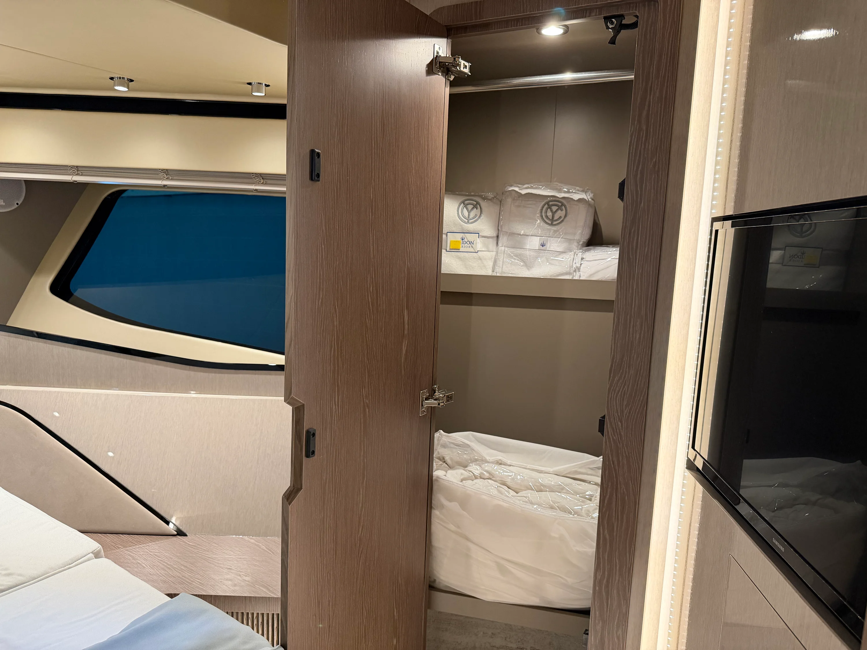 2026 Cruisers Yachts 57 FLY Image Thumbnail #58