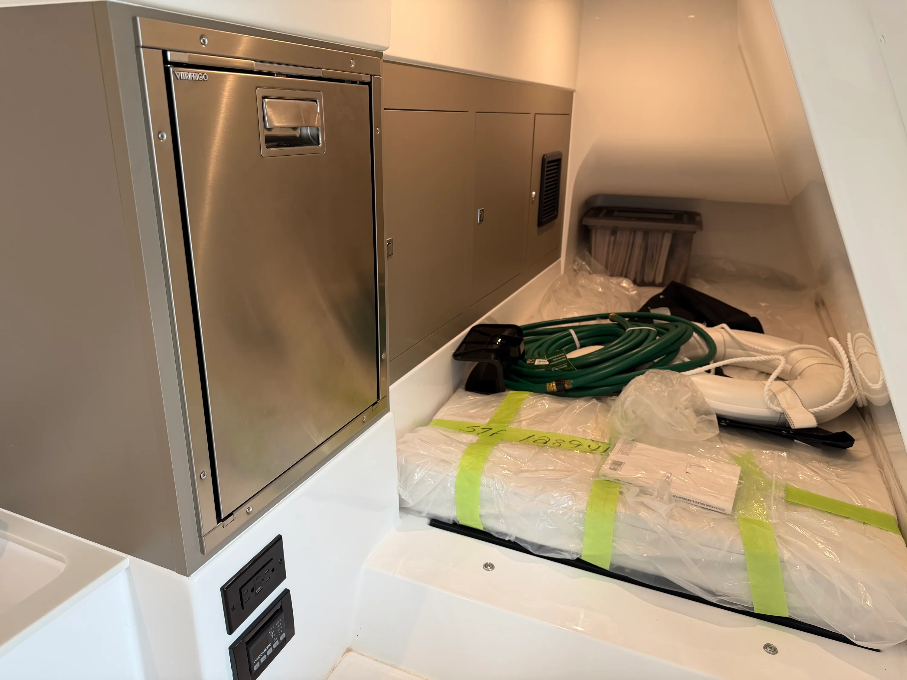 2026 Cruisers Yachts 57 FLY Image Thumbnail #24