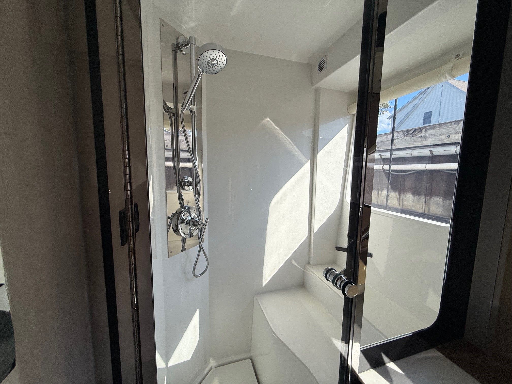 2026 Cruisers Yachts 57 Fly Image Thumbnail #32