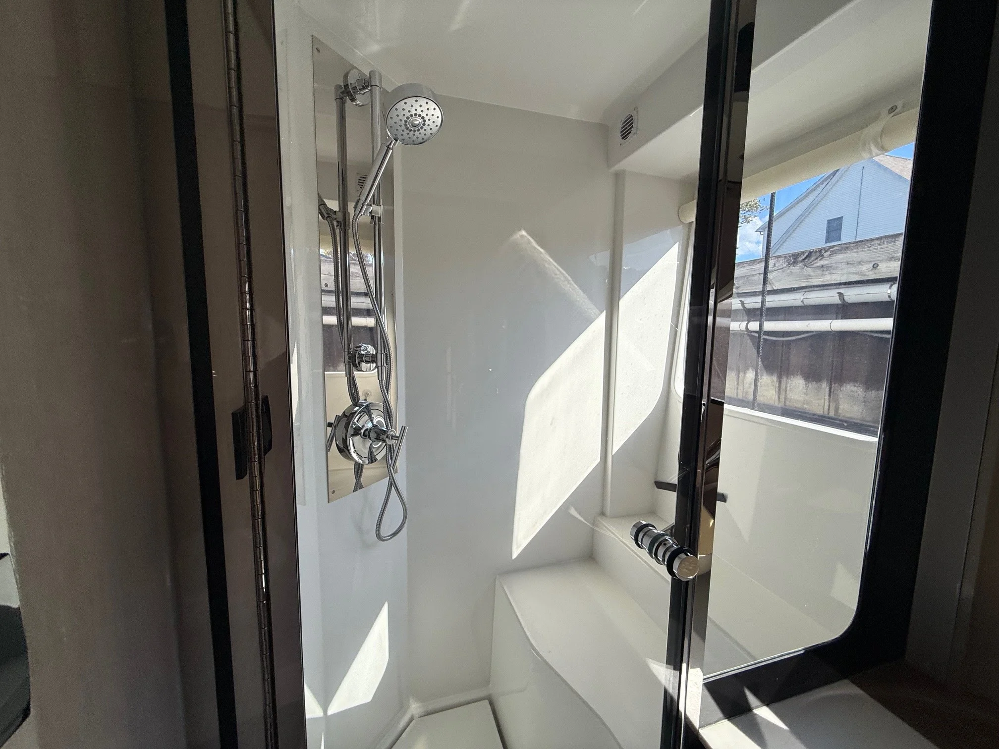 2026 Cruisers Yachts 57 Fly Image Thumbnail #31