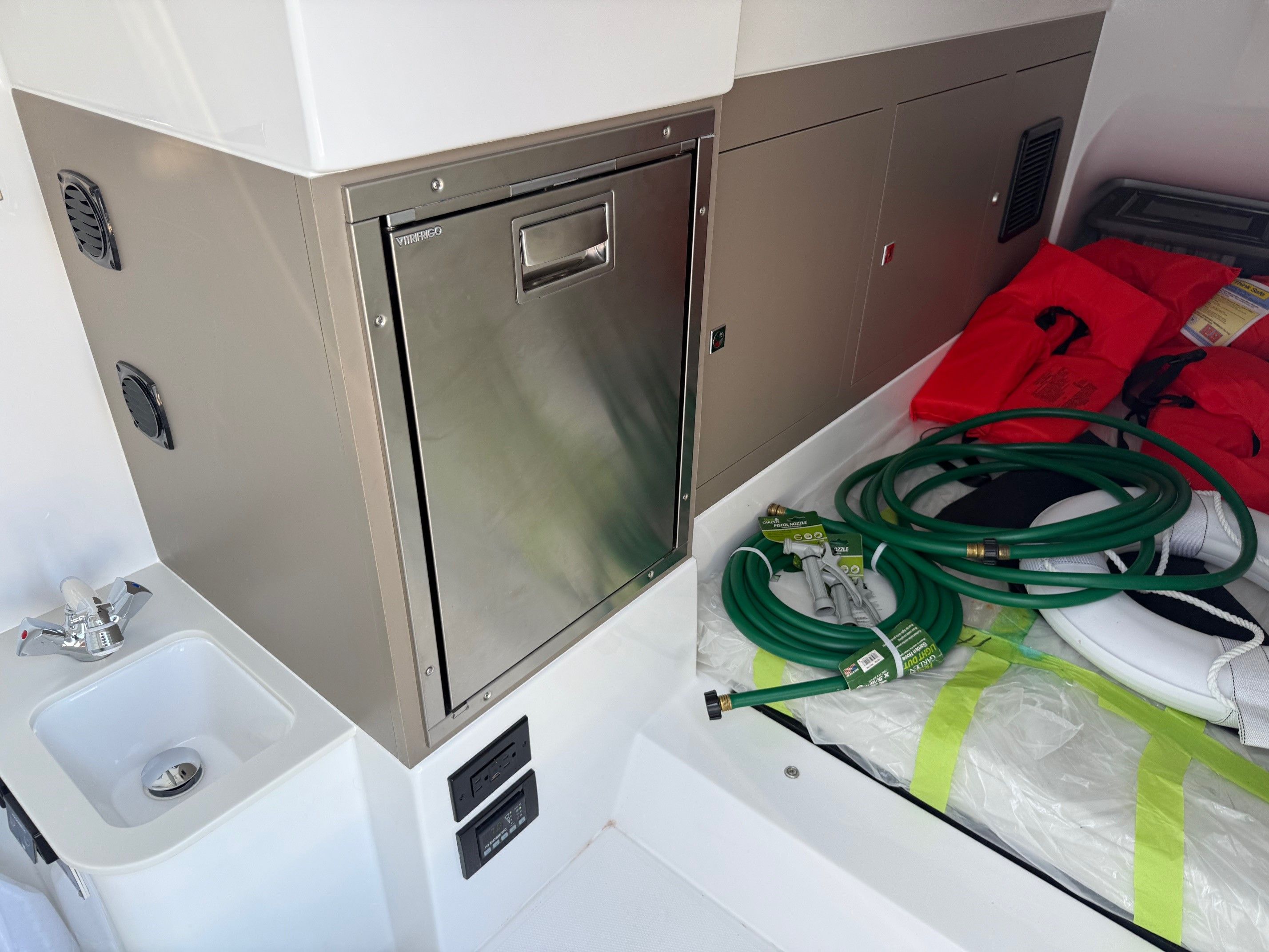 2026 Cruisers Yachts 57 Fly Image Thumbnail #39