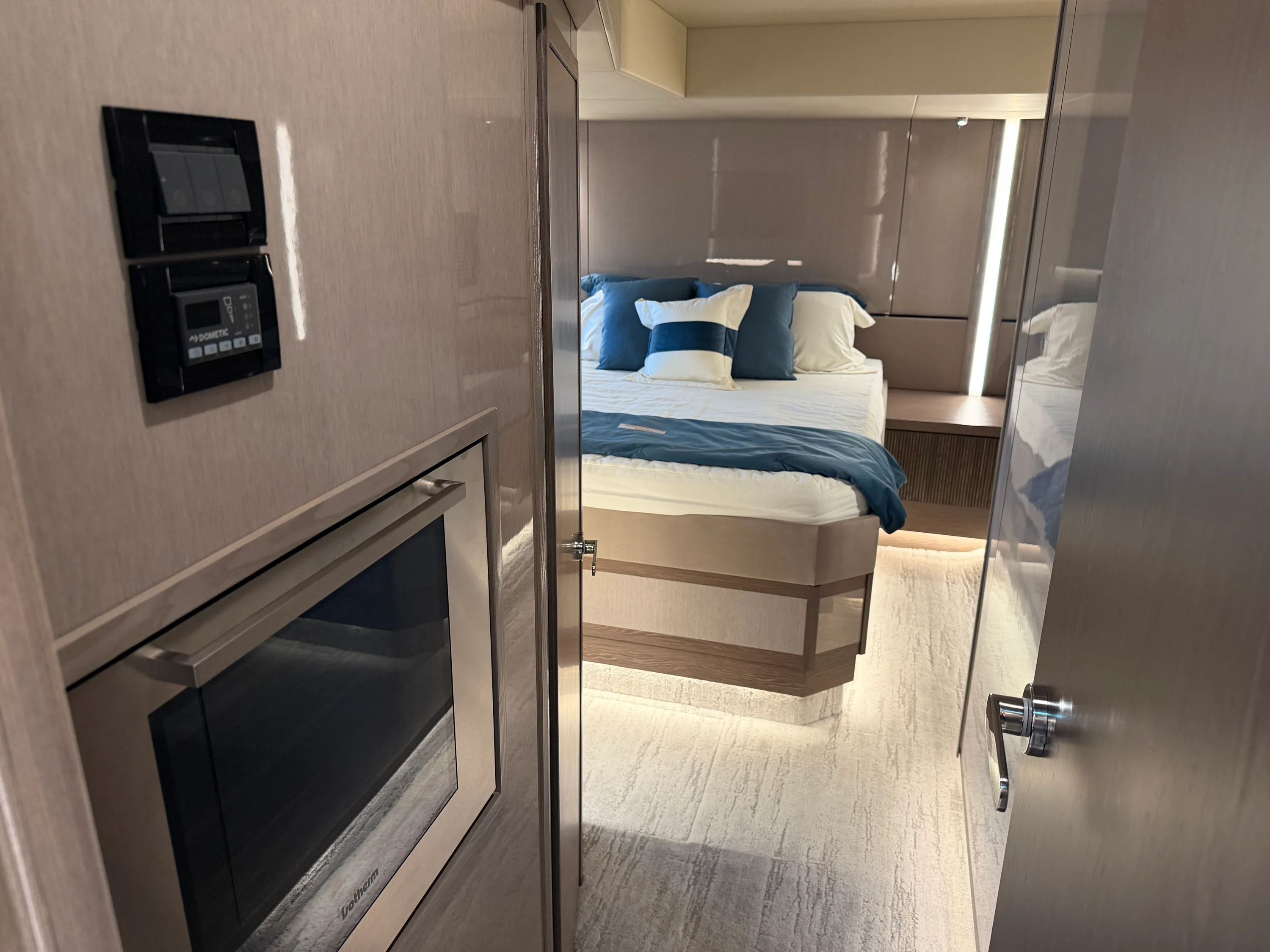 2026 Cruisers Yachts 57 FLY Image Thumbnail #66