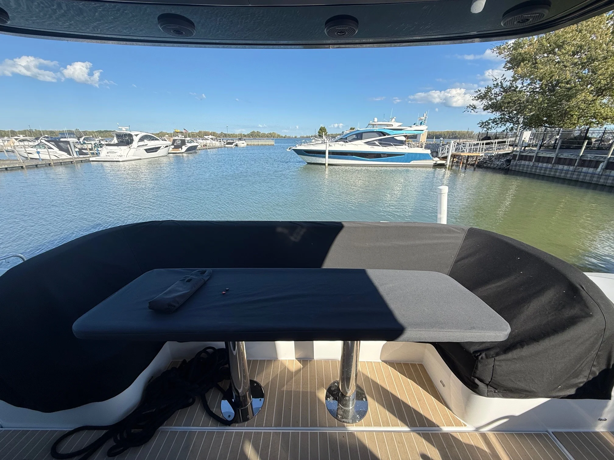 2026 Cruisers Yachts 57 FLY Image Thumbnail #14