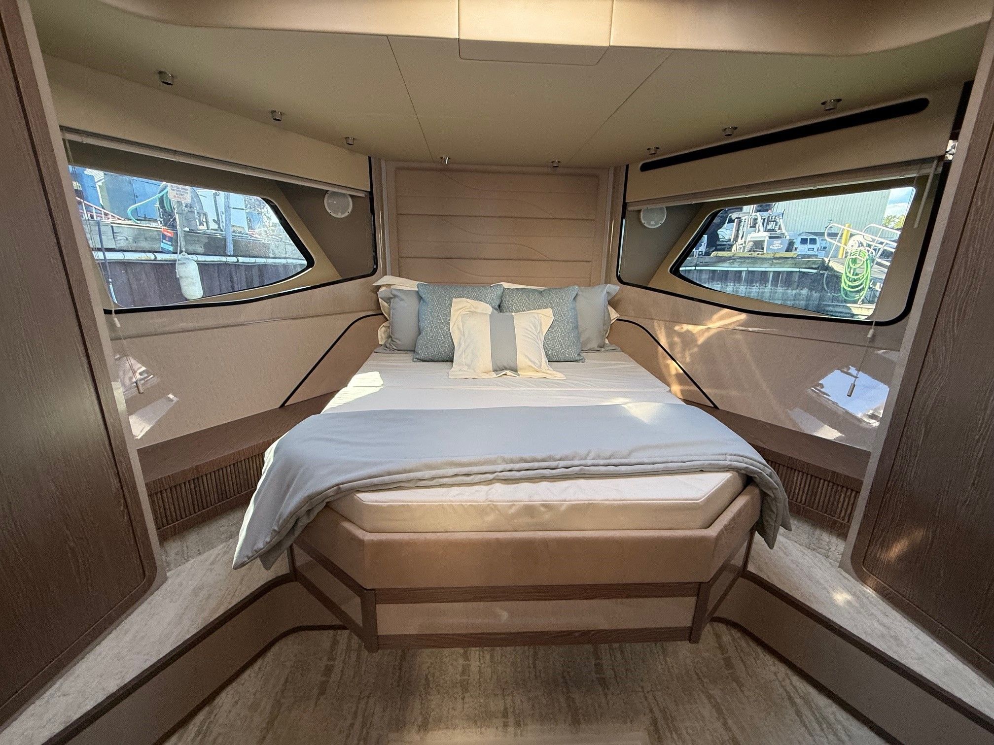 2026 Cruisers Yachts 57 Fly Image Thumbnail #29