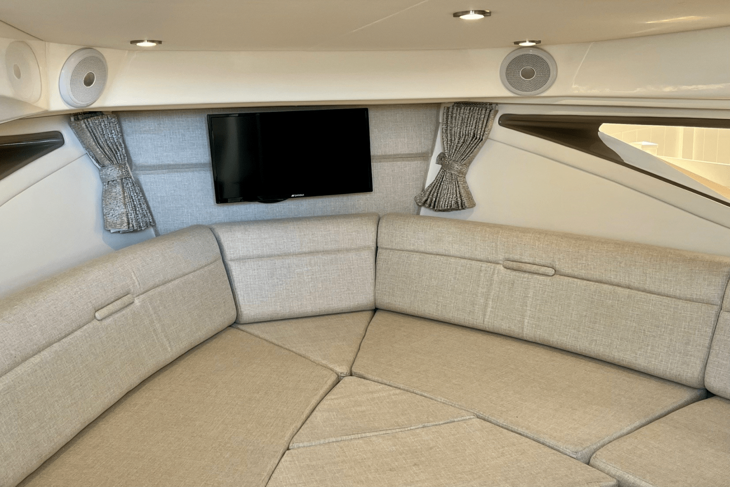 2024 Sea Ray 320 SUNDANCER Image Thumbnail #28