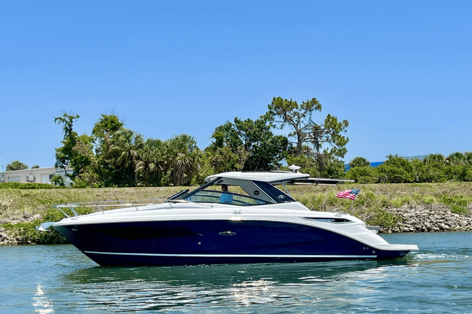 2024 Sea Ray 320 SUNDANCER Image Thumbnail #6
