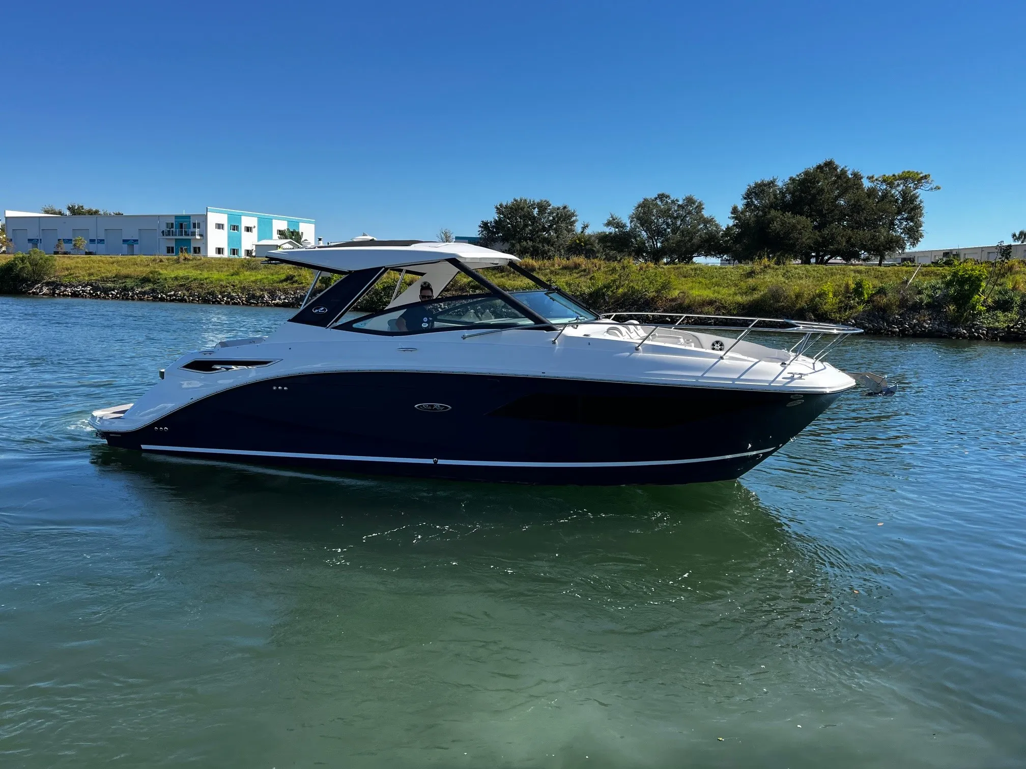 2024 Sea Ray 320 SUNDANCER Image Thumbnail #7
