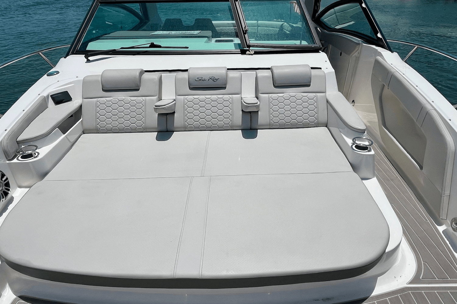 2024 Sea Ray 320 SUNDANCER Image Thumbnail #24