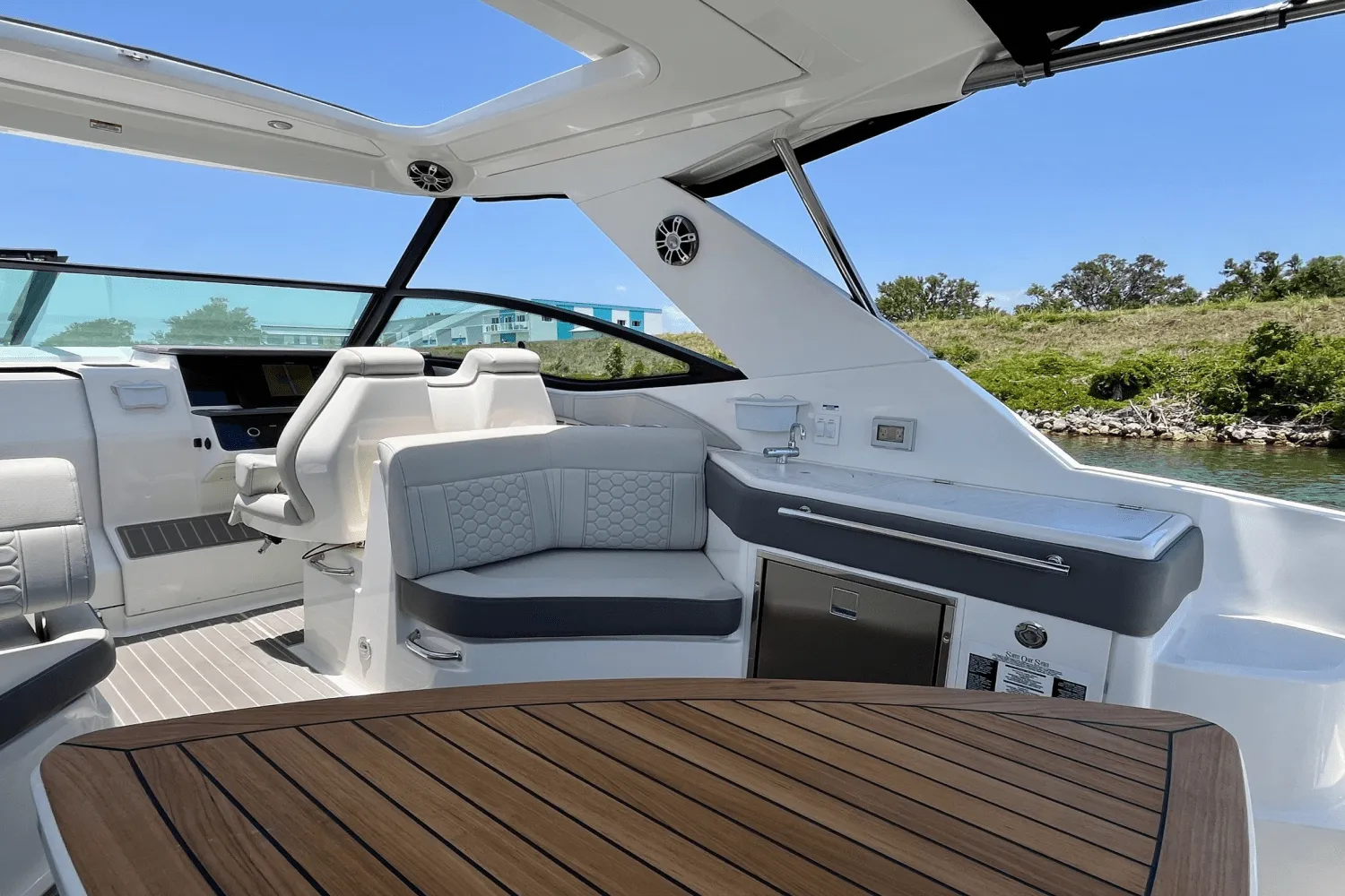 2024 Sea Ray 320 SUNDANCER Image Thumbnail #13