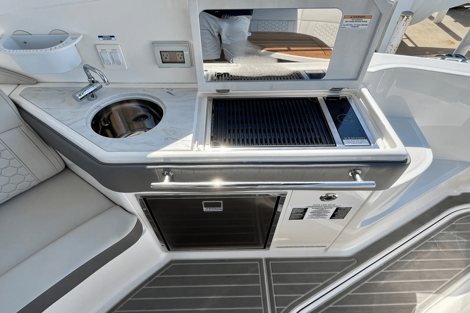 2024 Sea Ray 320 SUNDANCER Image Thumbnail #22