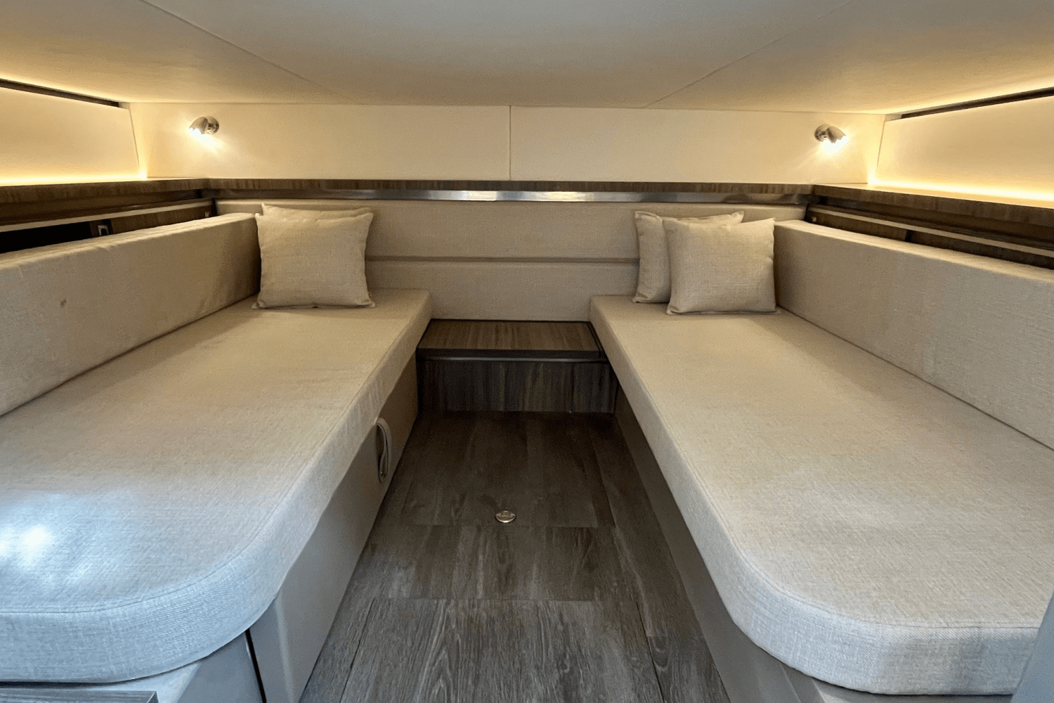 2024 Sea Ray 320 SUNDANCER Image Thumbnail #29