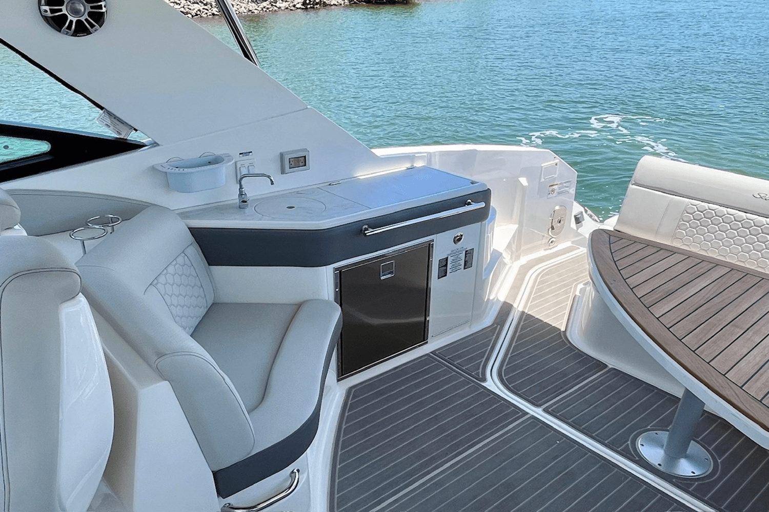 2024 Sea Ray 320 SUNDANCER Image Thumbnail #21