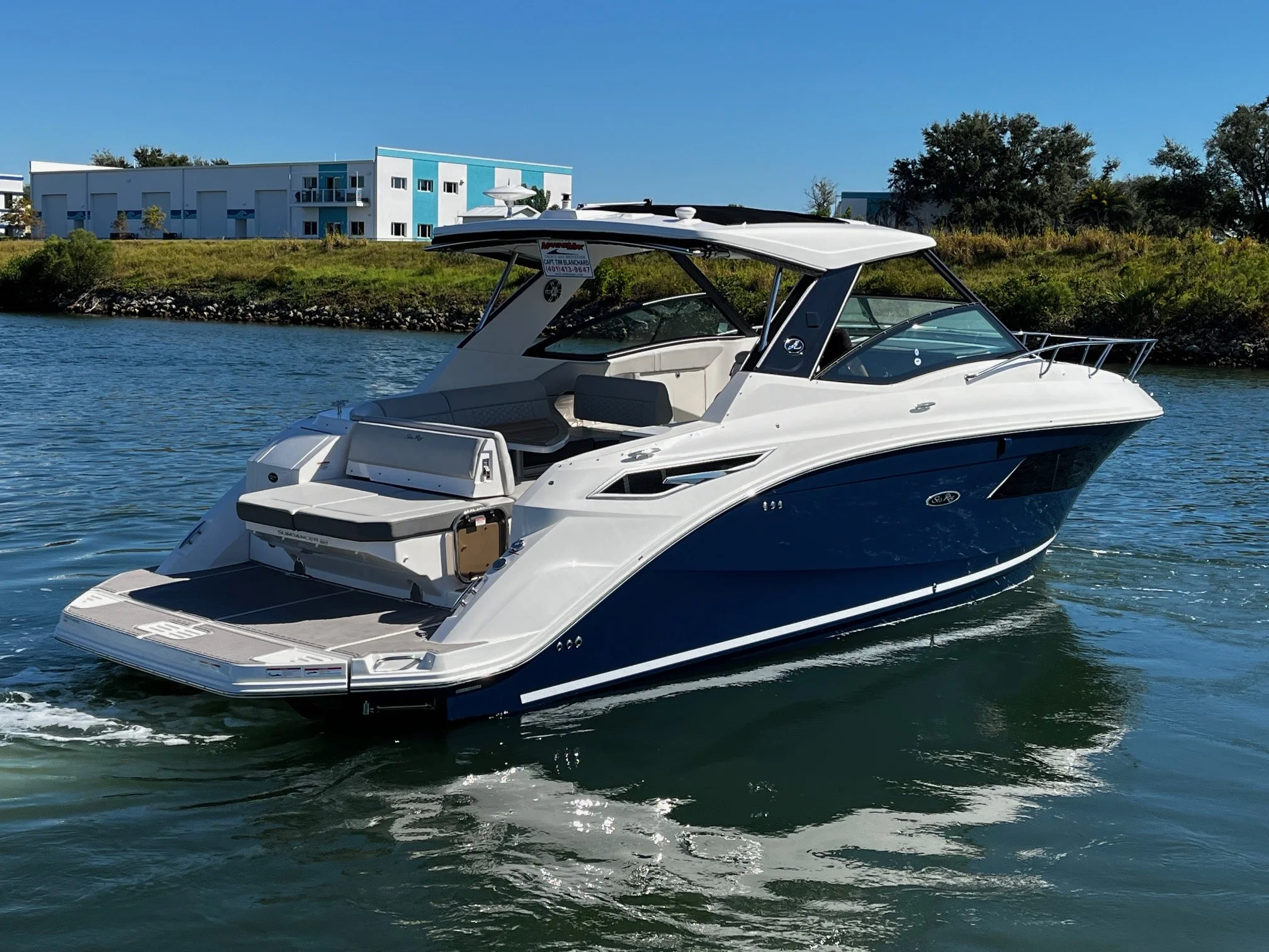 2024 Sea Ray 320 SUNDANCER Image Thumbnail #4