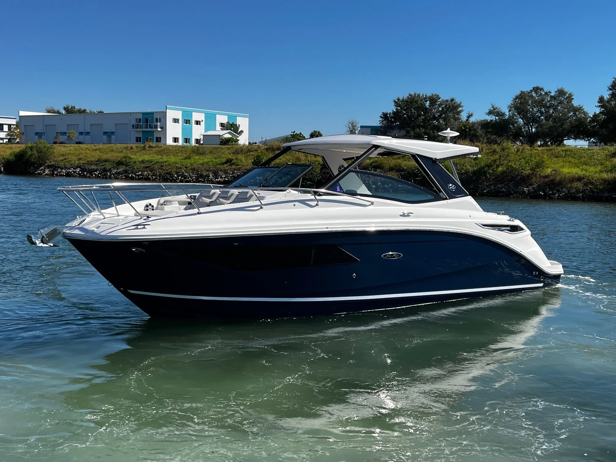 2024 Sea Ray 320 SUNDANCER Image Thumbnail #1