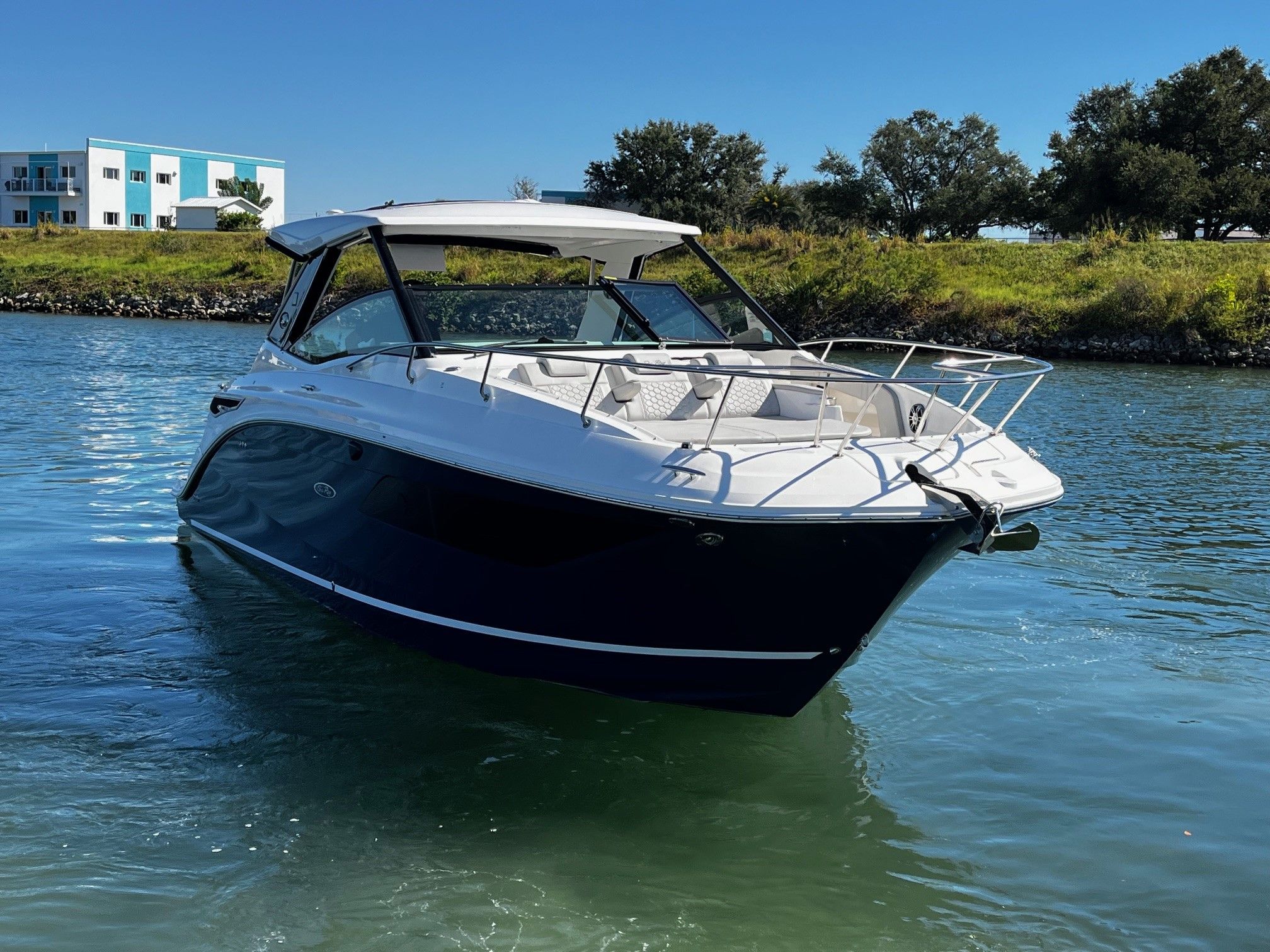 2024 Sea Ray 320 SUNDANCER Image Thumbnail #10