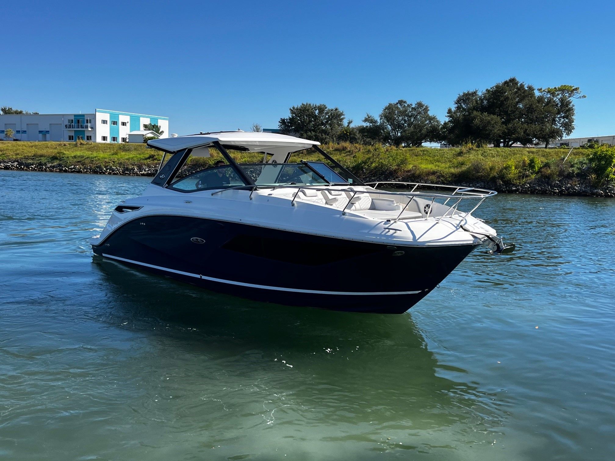 2024 Sea Ray 320 SUNDANCER Image Thumbnail #9