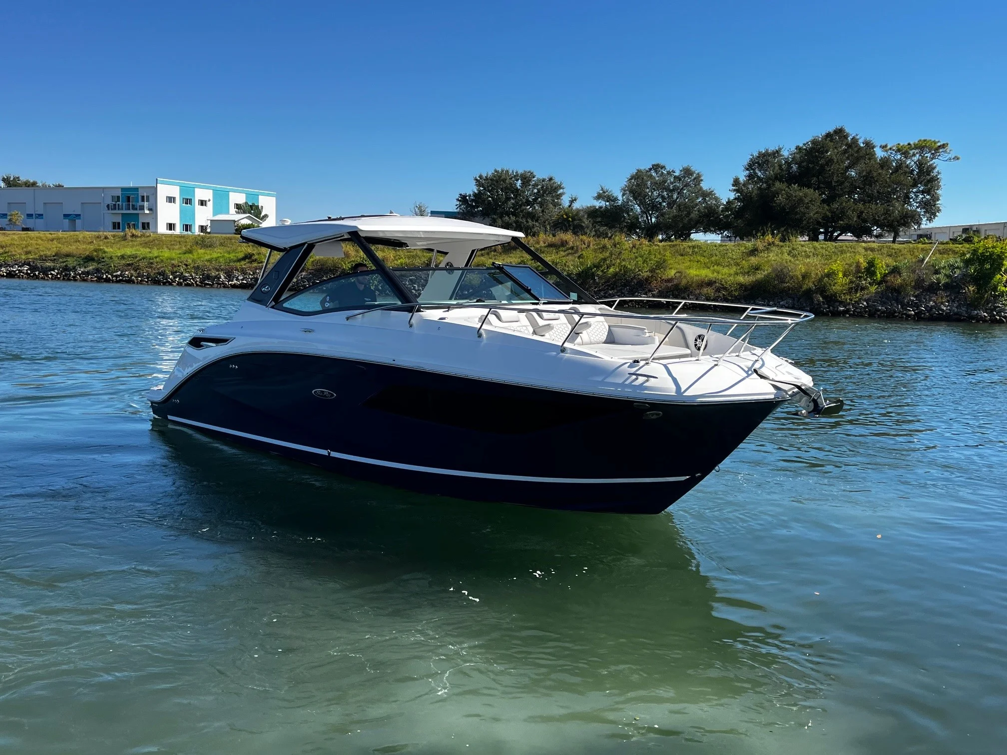 2024 Sea Ray 320 SUNDANCER Image Thumbnail #9