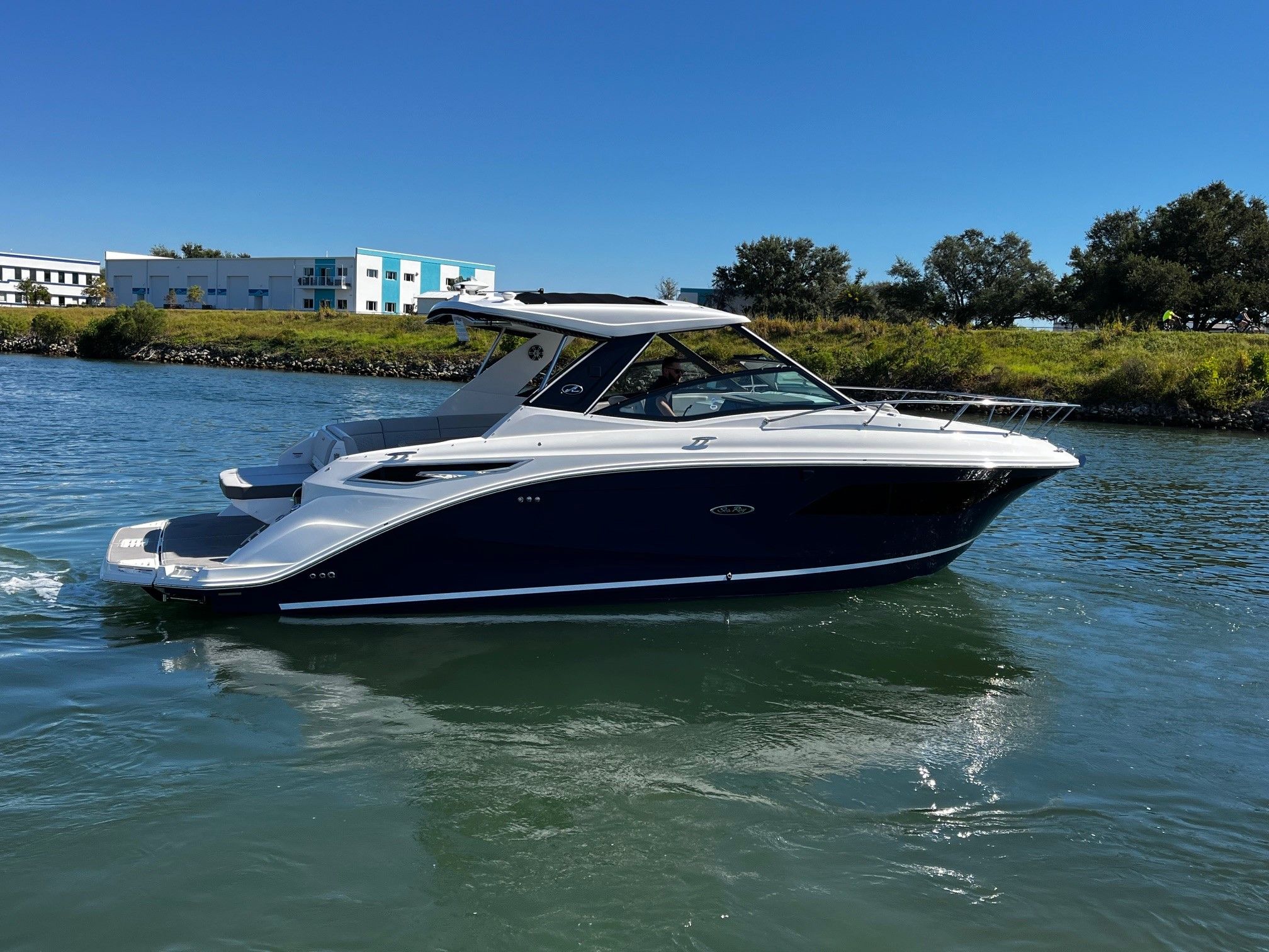 2024 Sea Ray 320 SUNDANCER Image Thumbnail #6