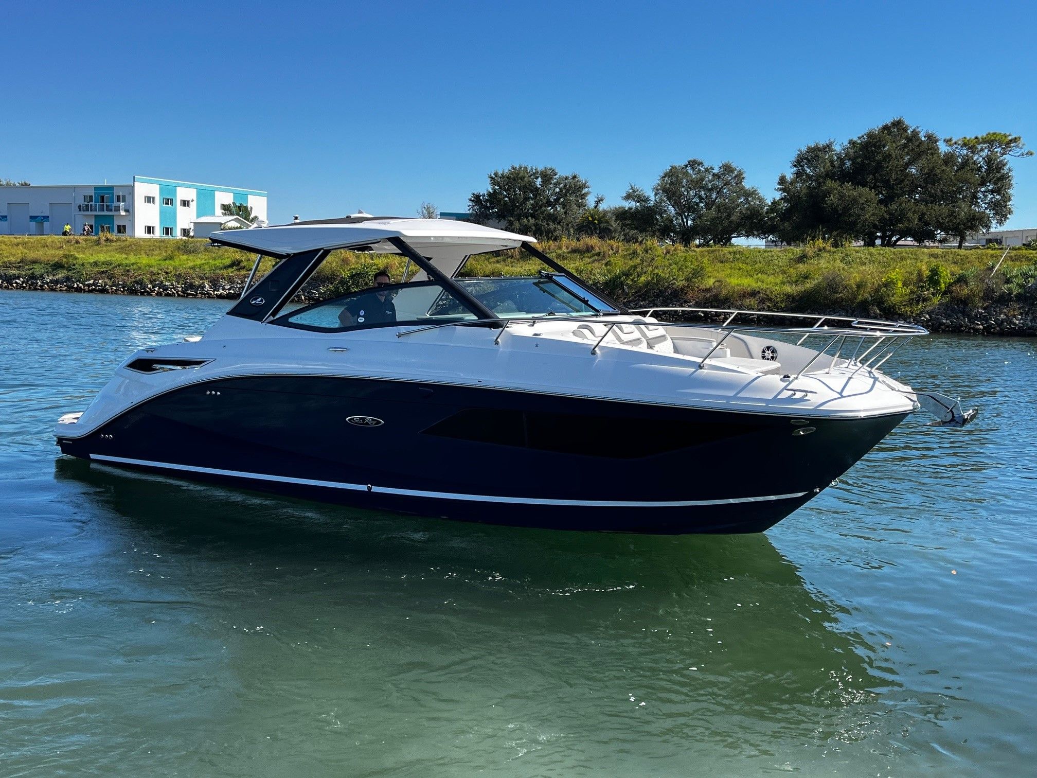 2024 Sea Ray 320 SUNDANCER Image Thumbnail #8