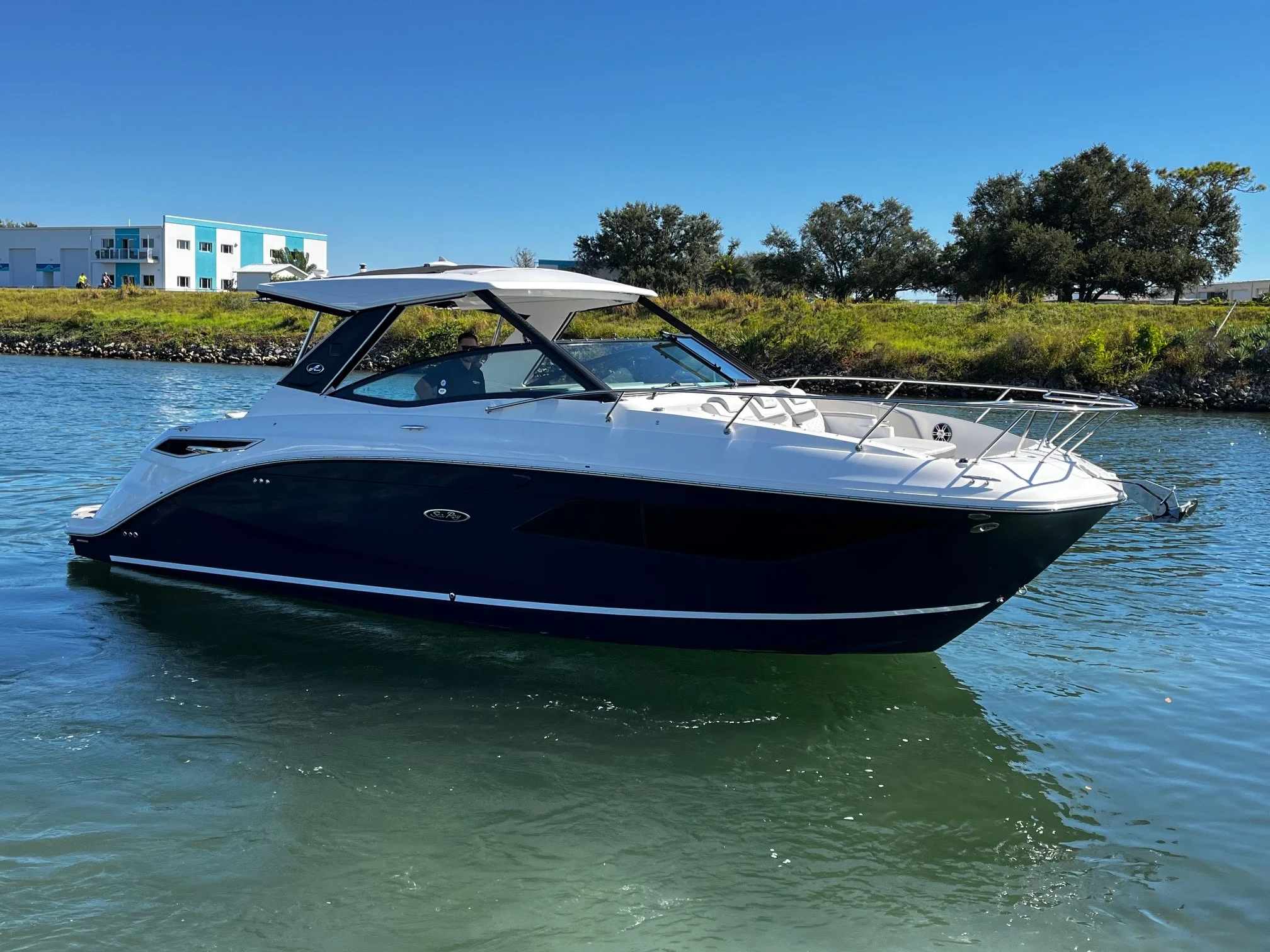 2024 Sea Ray 320 SUNDANCER Image Thumbnail #8