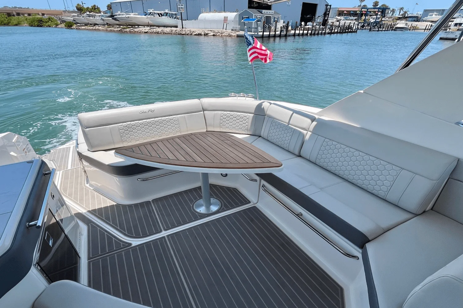 2024 Sea Ray 320 SUNDANCER Image Thumbnail #21