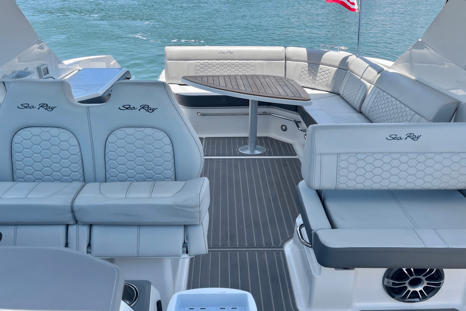 2024 Sea Ray 320 SUNDANCER Image Thumbnail #19