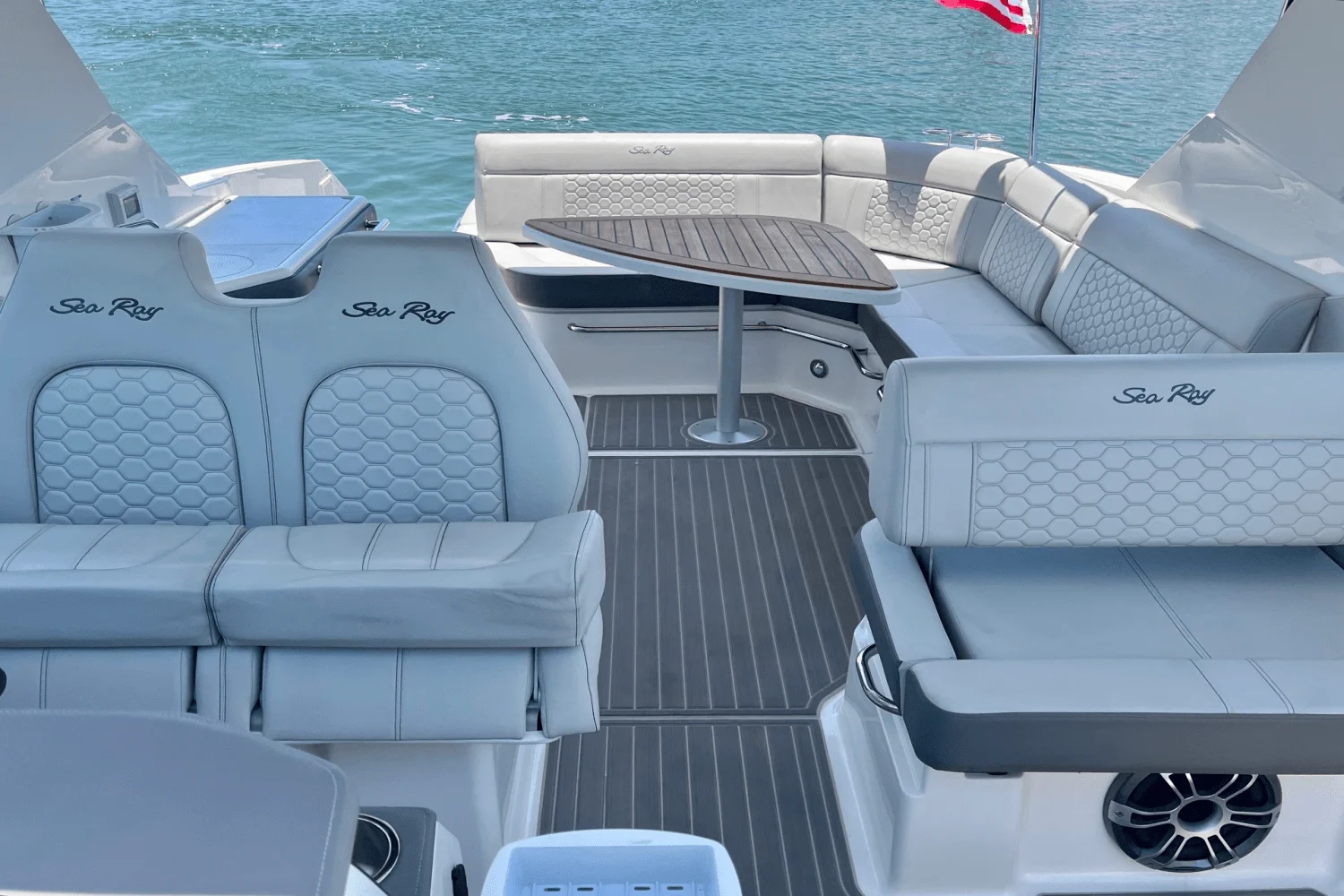 2024 Sea Ray 320 SUNDANCER Image Thumbnail #19