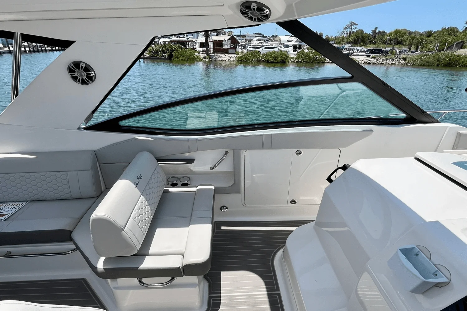 2024 Sea Ray 320 SUNDANCER Image Thumbnail #15