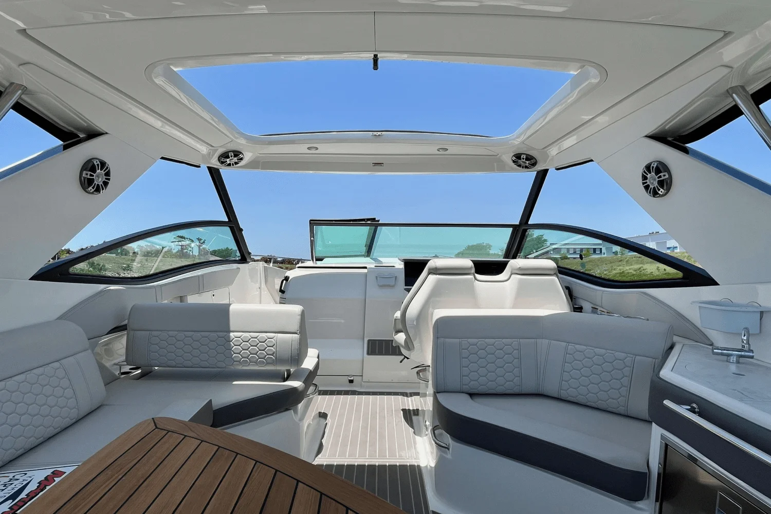 2024 Sea Ray 320 SUNDANCER Image Thumbnail #13