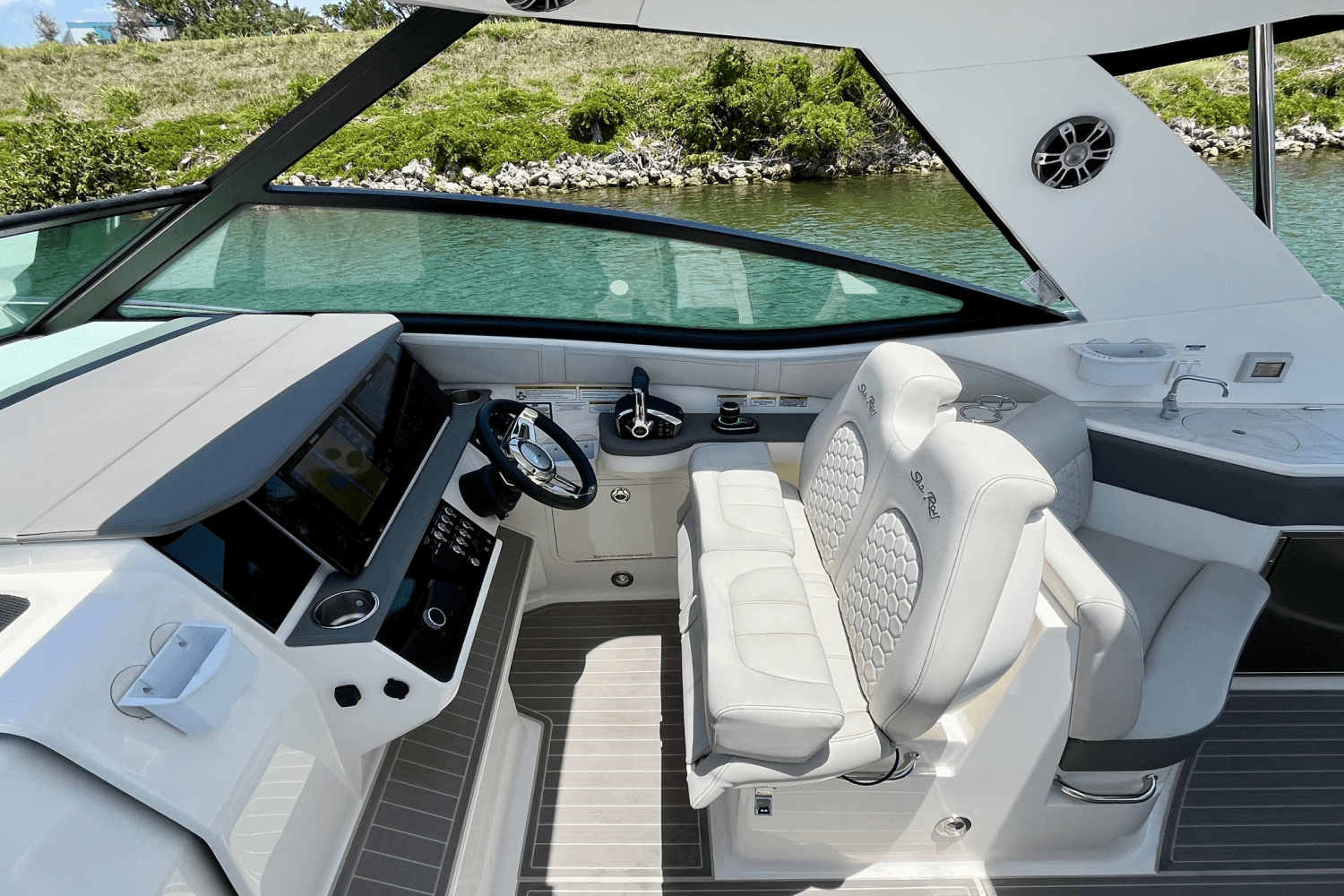 2024 Sea Ray 320 SUNDANCER Image Thumbnail #16