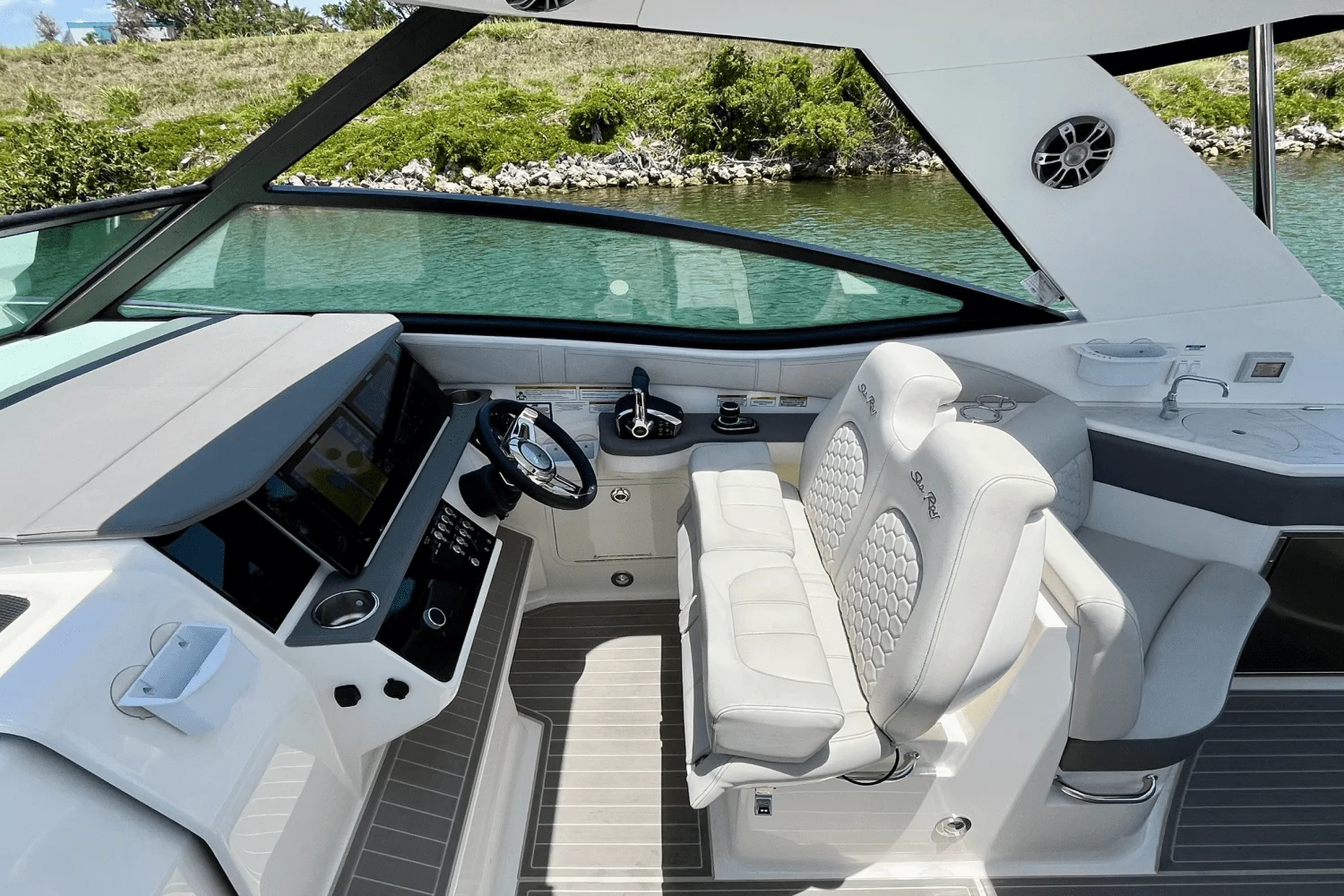 2024 Sea Ray 320 SUNDANCER Image Thumbnail #16