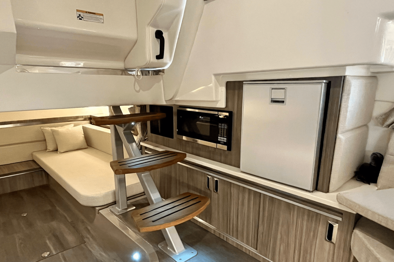 2024 Sea Ray 320 SUNDANCER Image Thumbnail #31