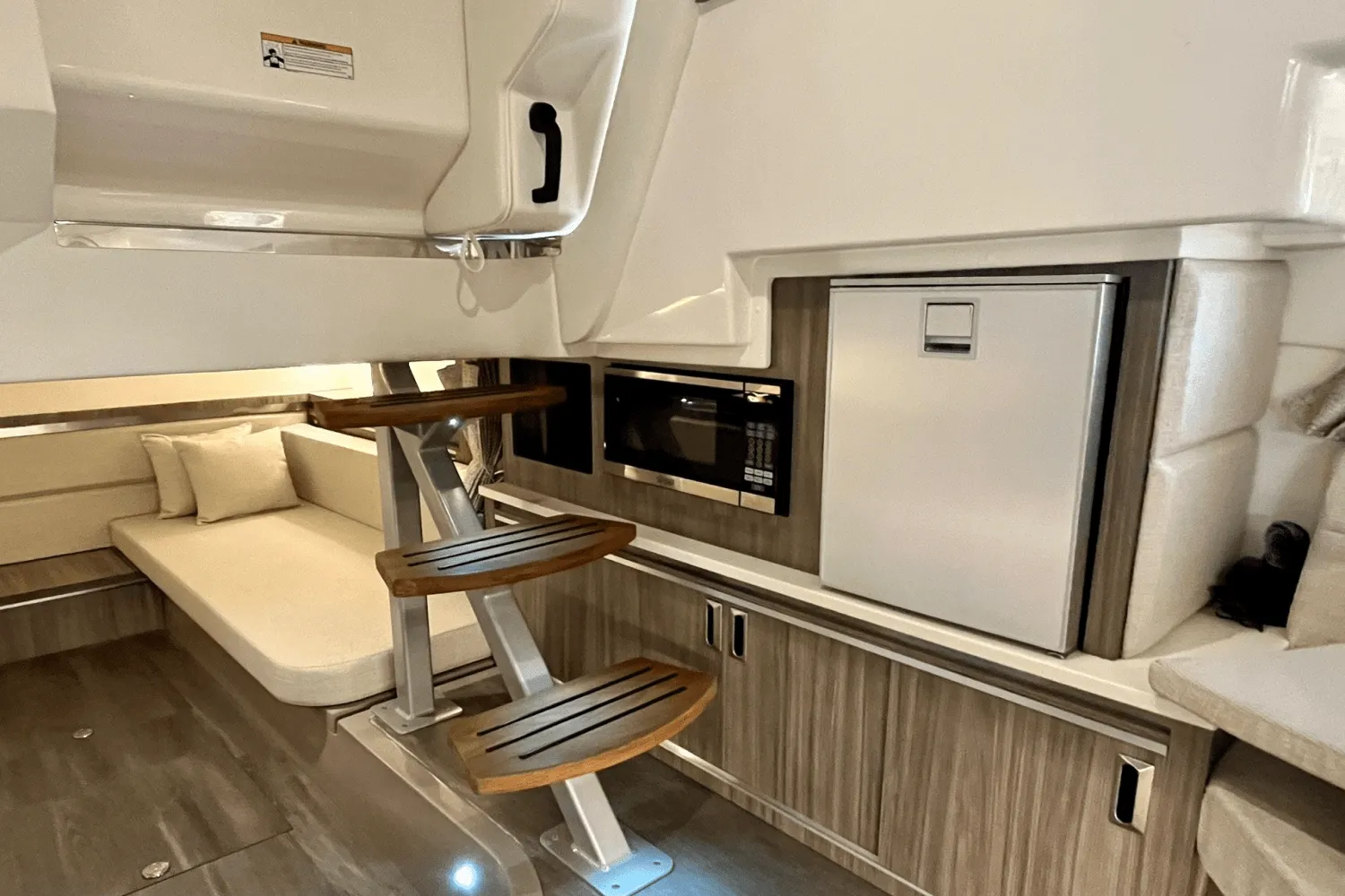 2024 Sea Ray 320 SUNDANCER Image Thumbnail #31