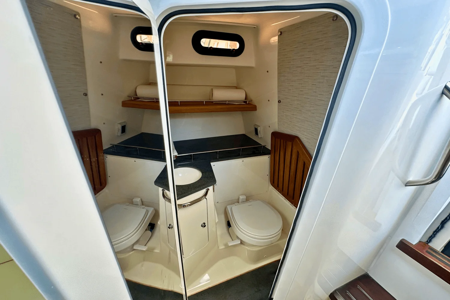 2023 Boston Whaler 350 REALM Image Thumbnail #17