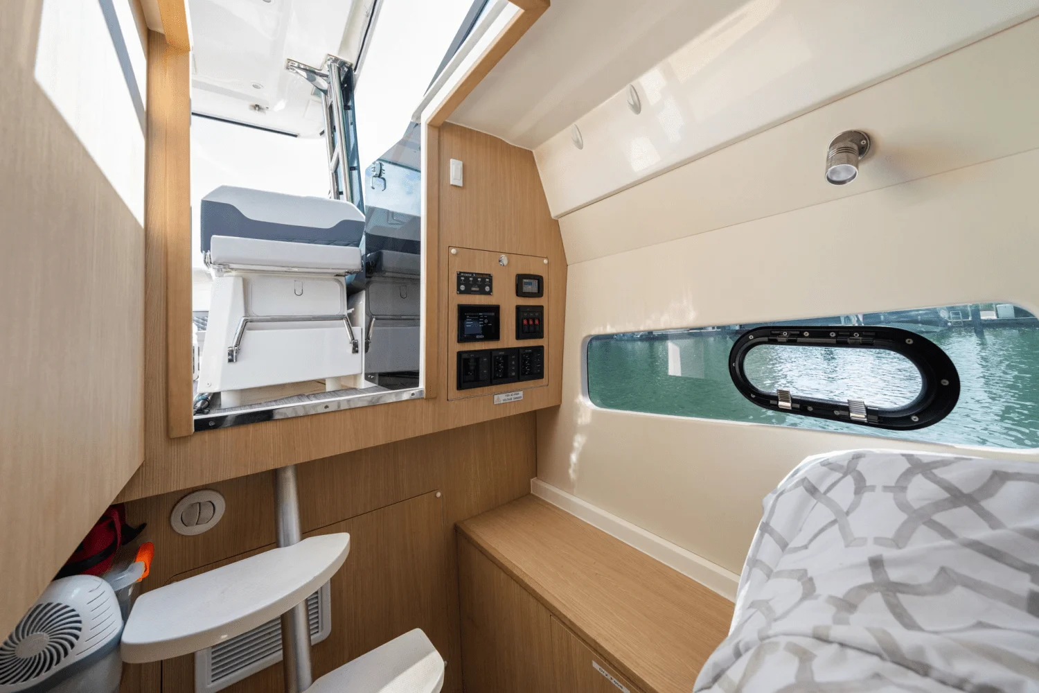 2022 Aquila 32 Image Thumbnail #39