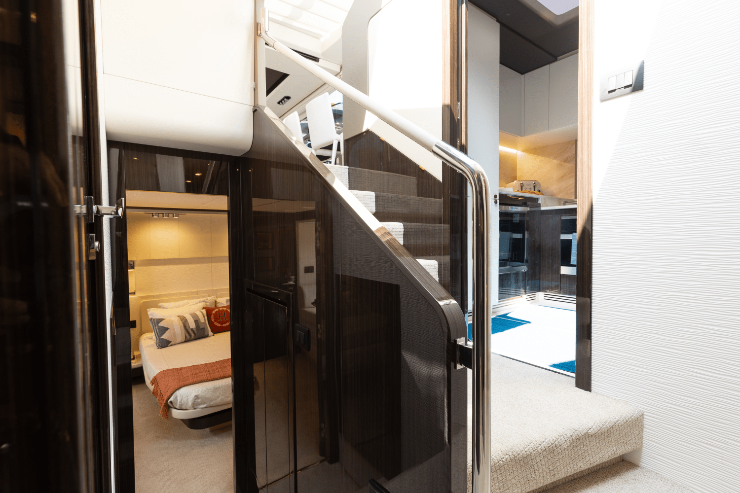 2019 Azimut 77S Image Thumbnail #36