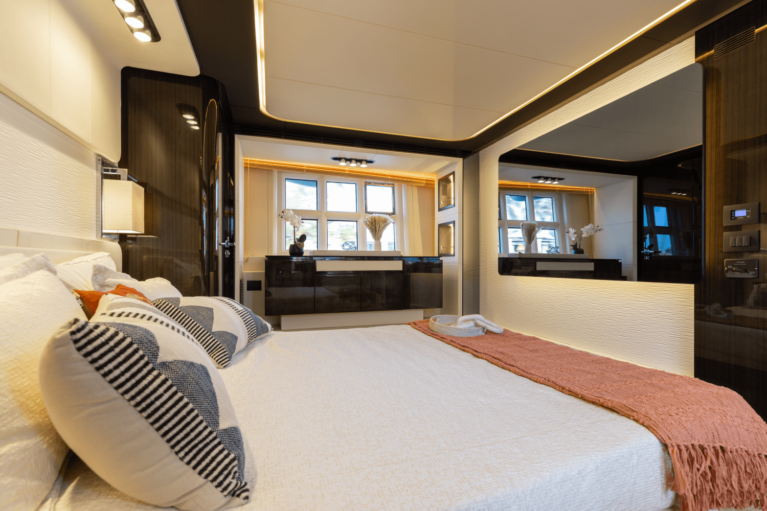 2019 Azimut 77S Image Thumbnail #37