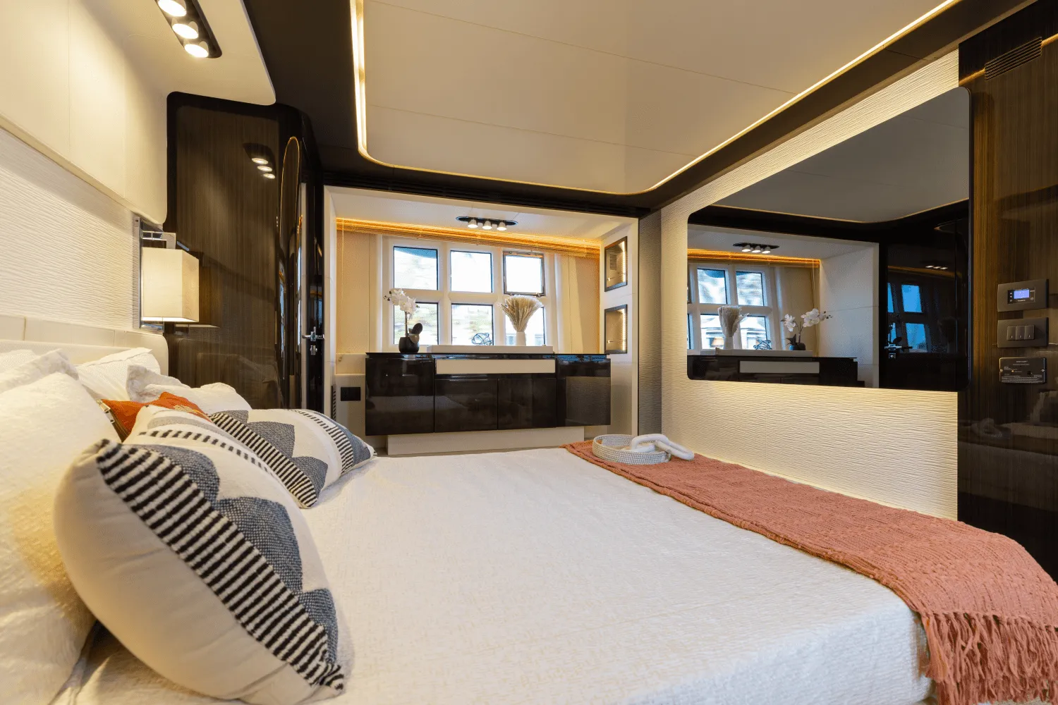 2019 Azimut 77S Image Thumbnail #37
