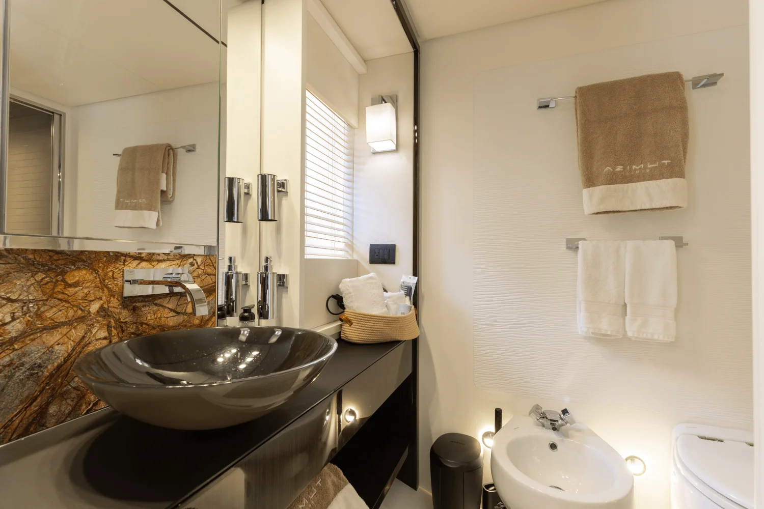 2019 Azimut 77S Image Thumbnail #40