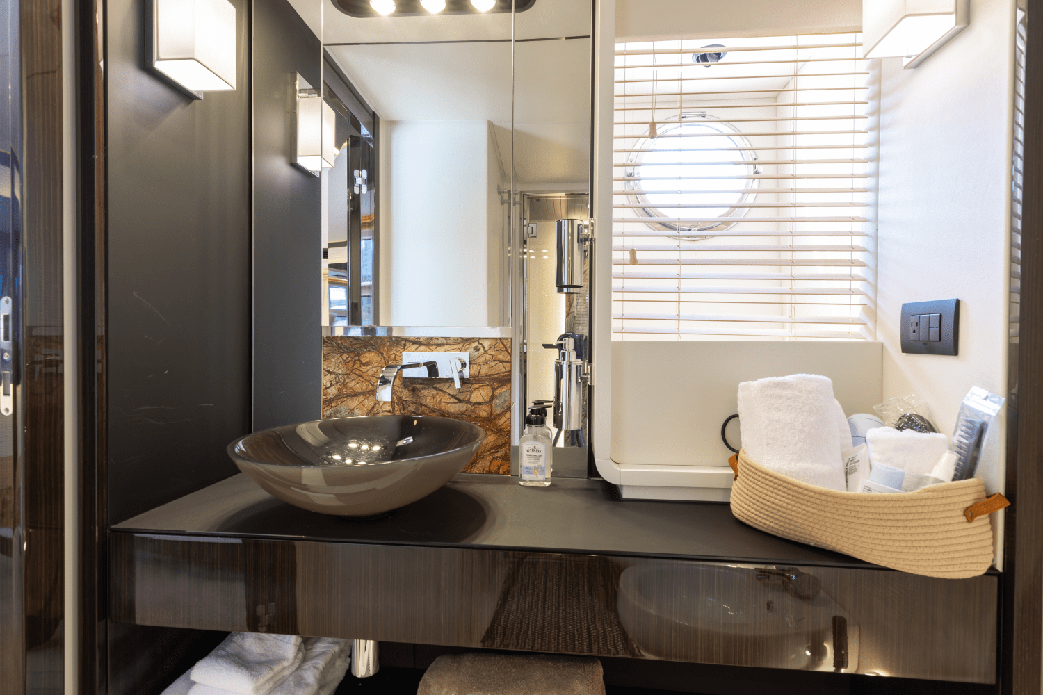 2019 Azimut 77S Image Thumbnail #42