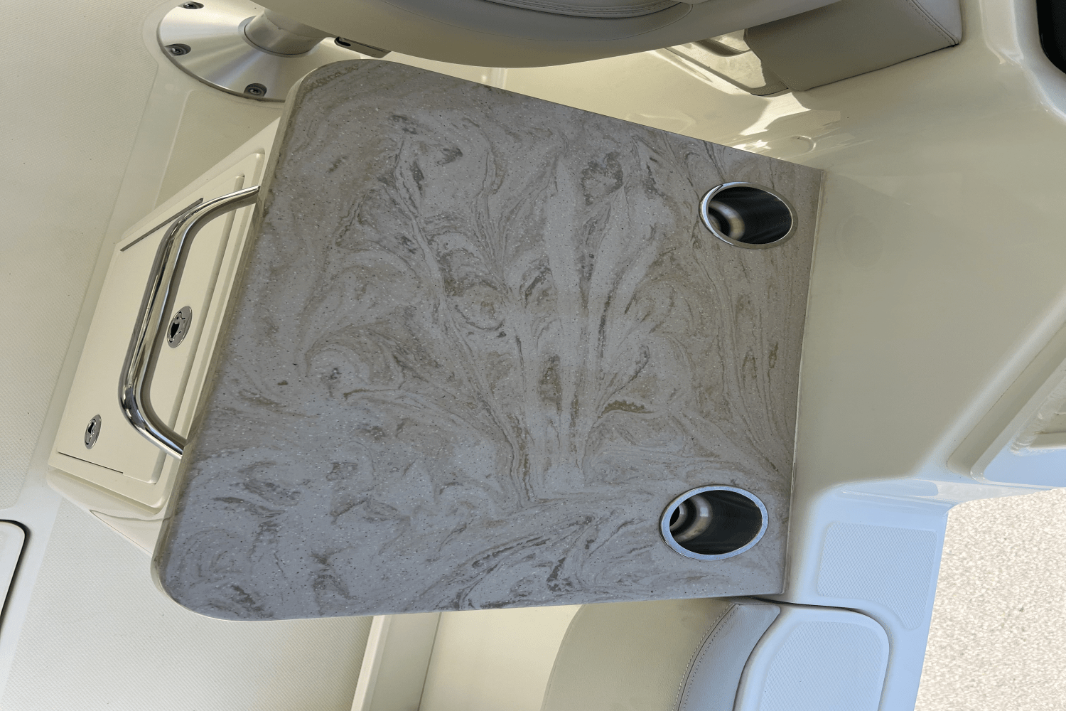 2023 Boston Whaler 240 VANTAGE Image Thumbnail #9