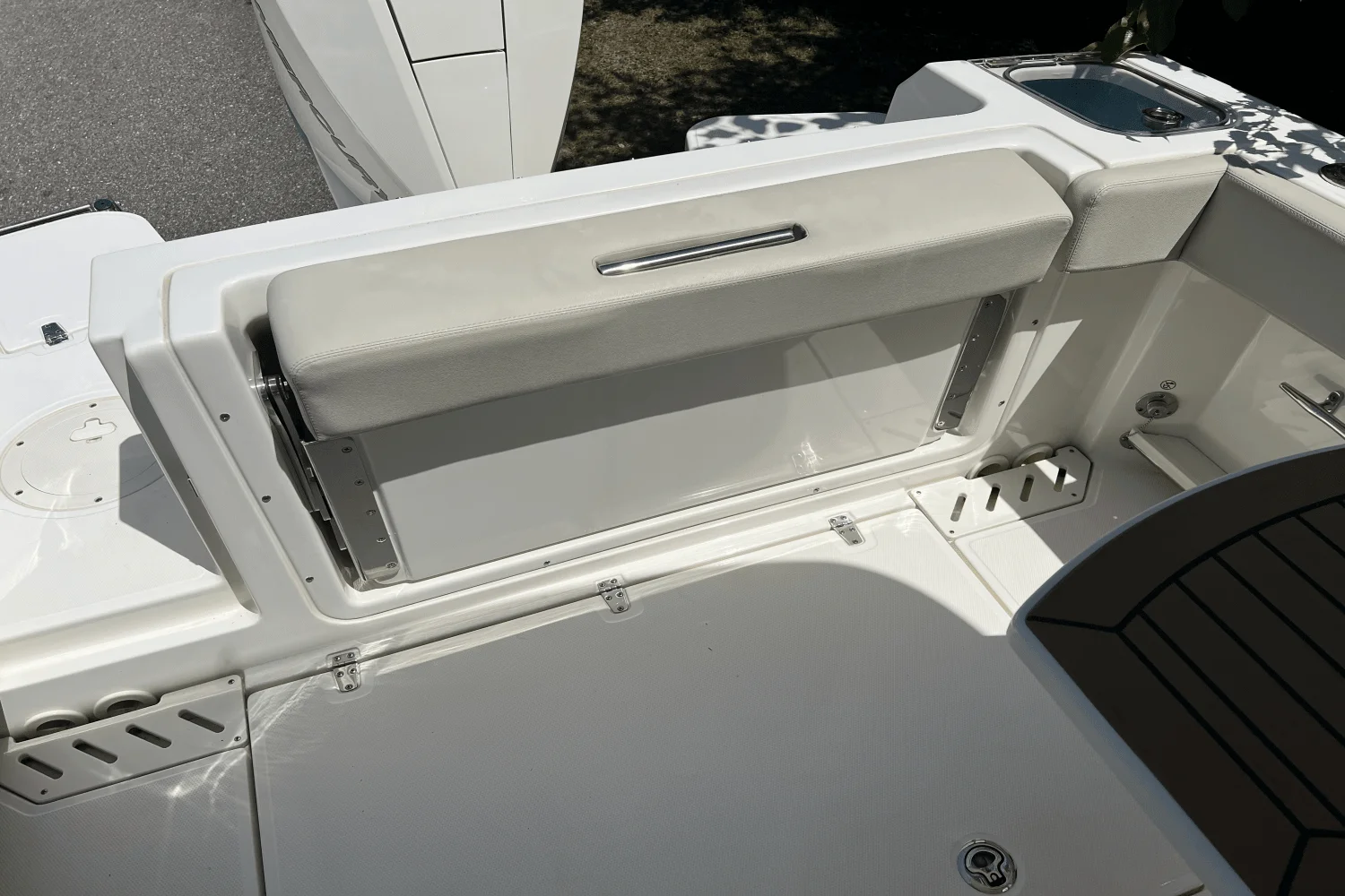 2023 Boston Whaler 240 VANTAGE Image Thumbnail #6