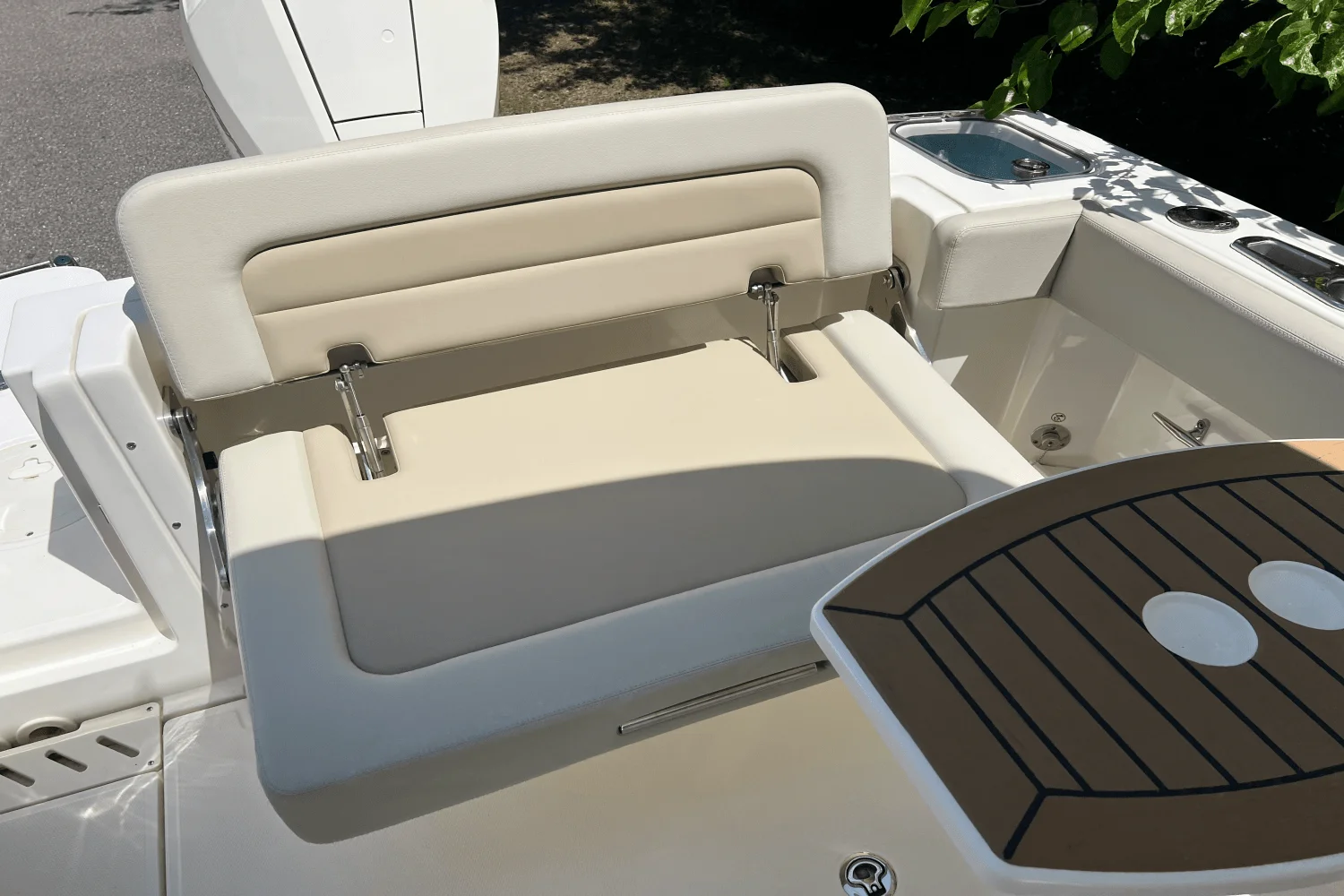 2023 Boston Whaler 240 VANTAGE Image Thumbnail #7