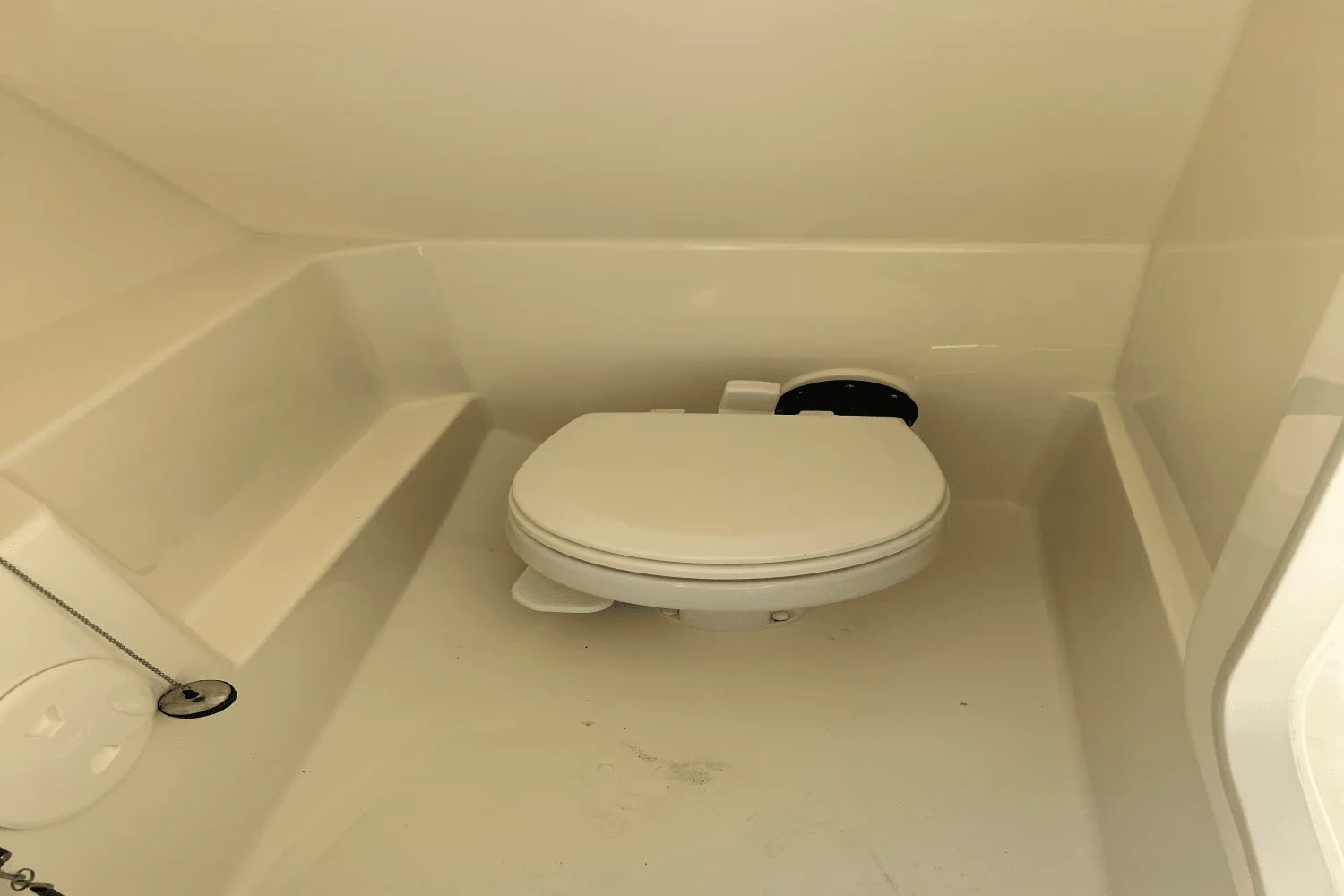 2023 Boston Whaler 240 VANTAGE Image Thumbnail #17