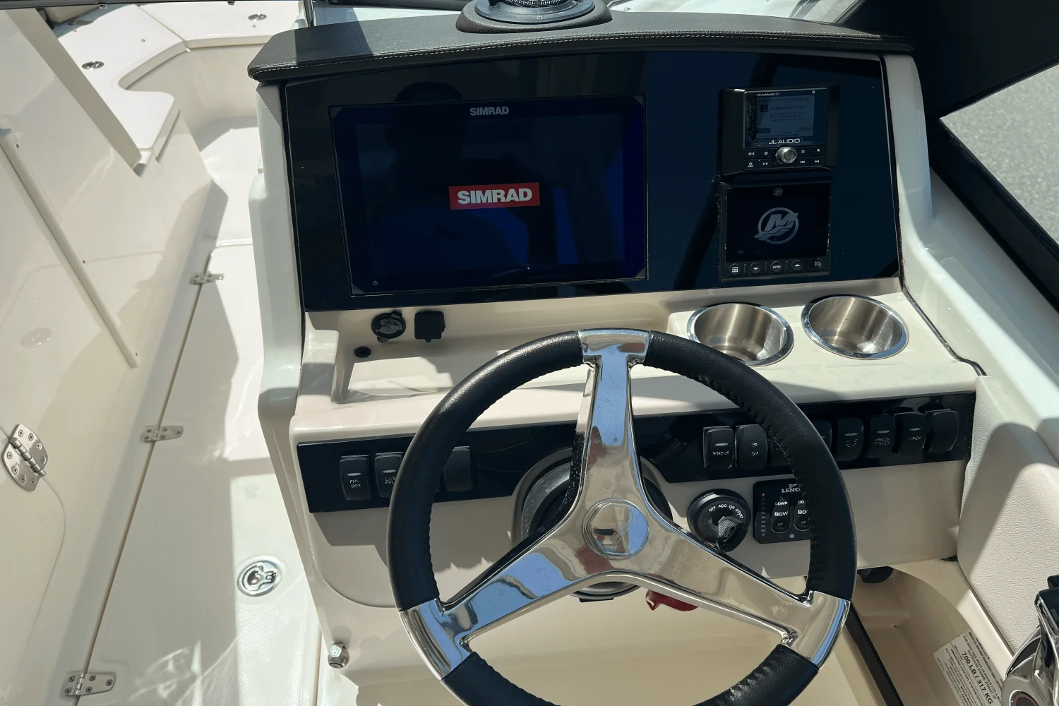 2023 Boston Whaler 240 VANTAGE Image Thumbnail #12