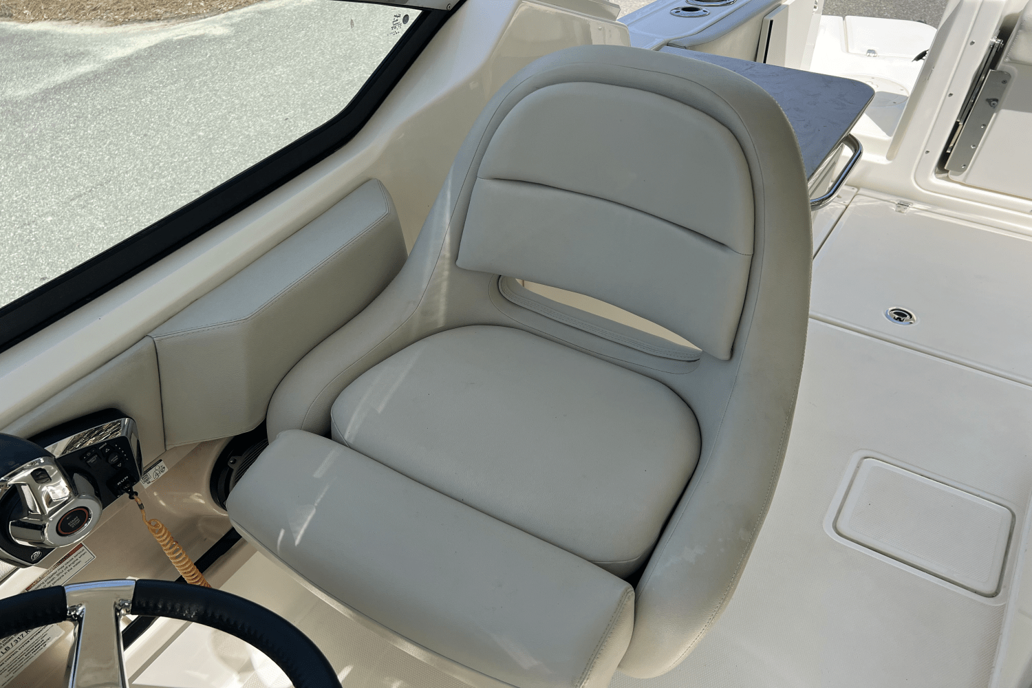 2023 Boston Whaler 240 VANTAGE Image Thumbnail #11