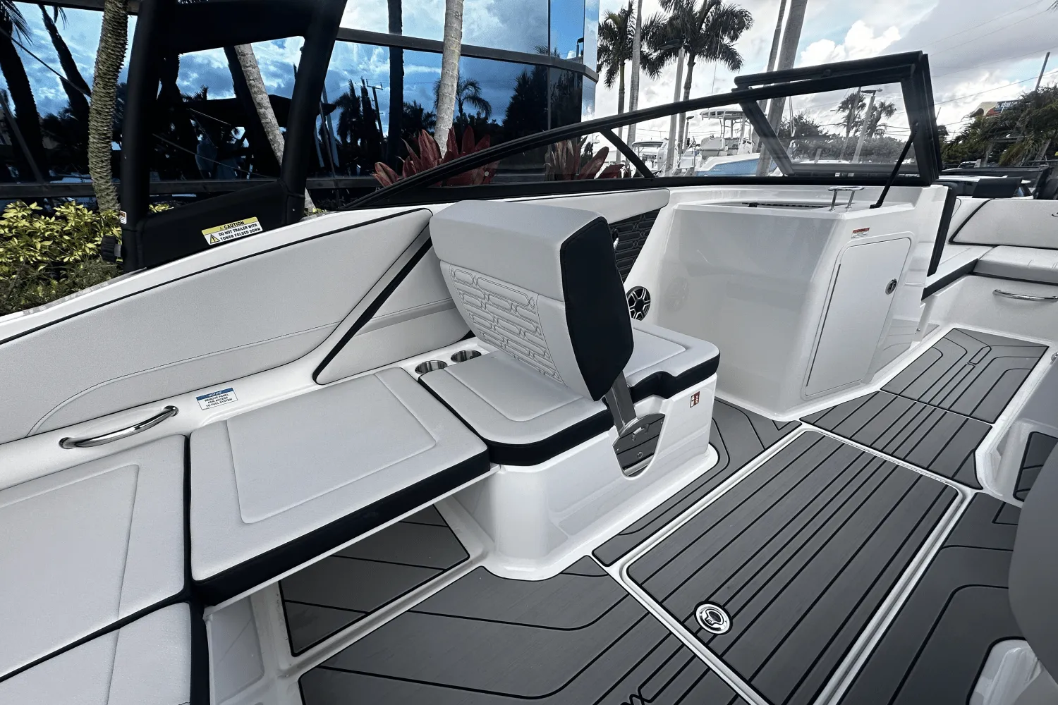 2026 Sea Ray SPX 210 Outboard Image Thumbnail #11