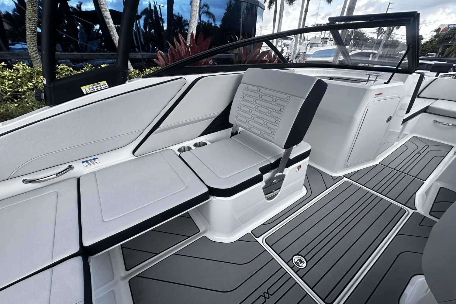 2026 Sea Ray SPX 210 Outboard Image Thumbnail #12